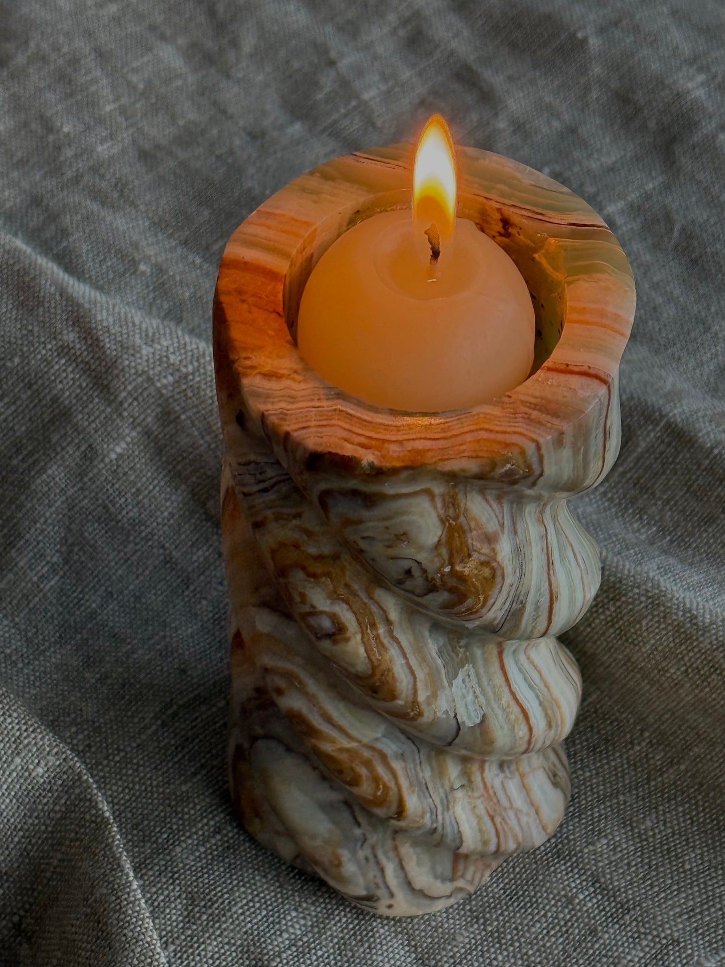 ONYX SPIRAL TEALIGHT HOLDER