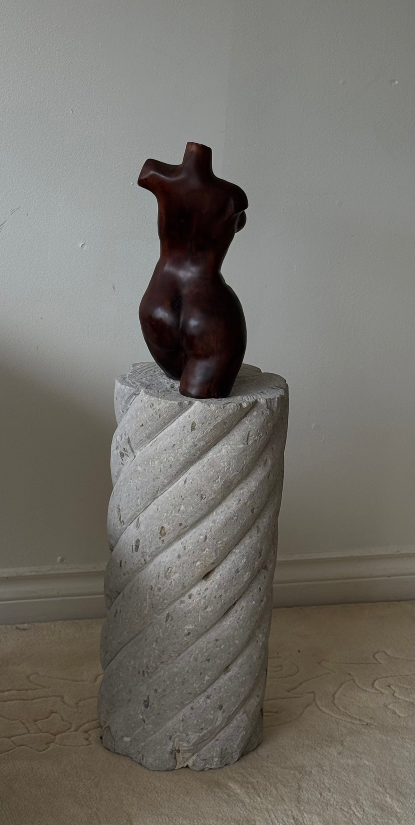 SWIRL CEMENT PLINTH
