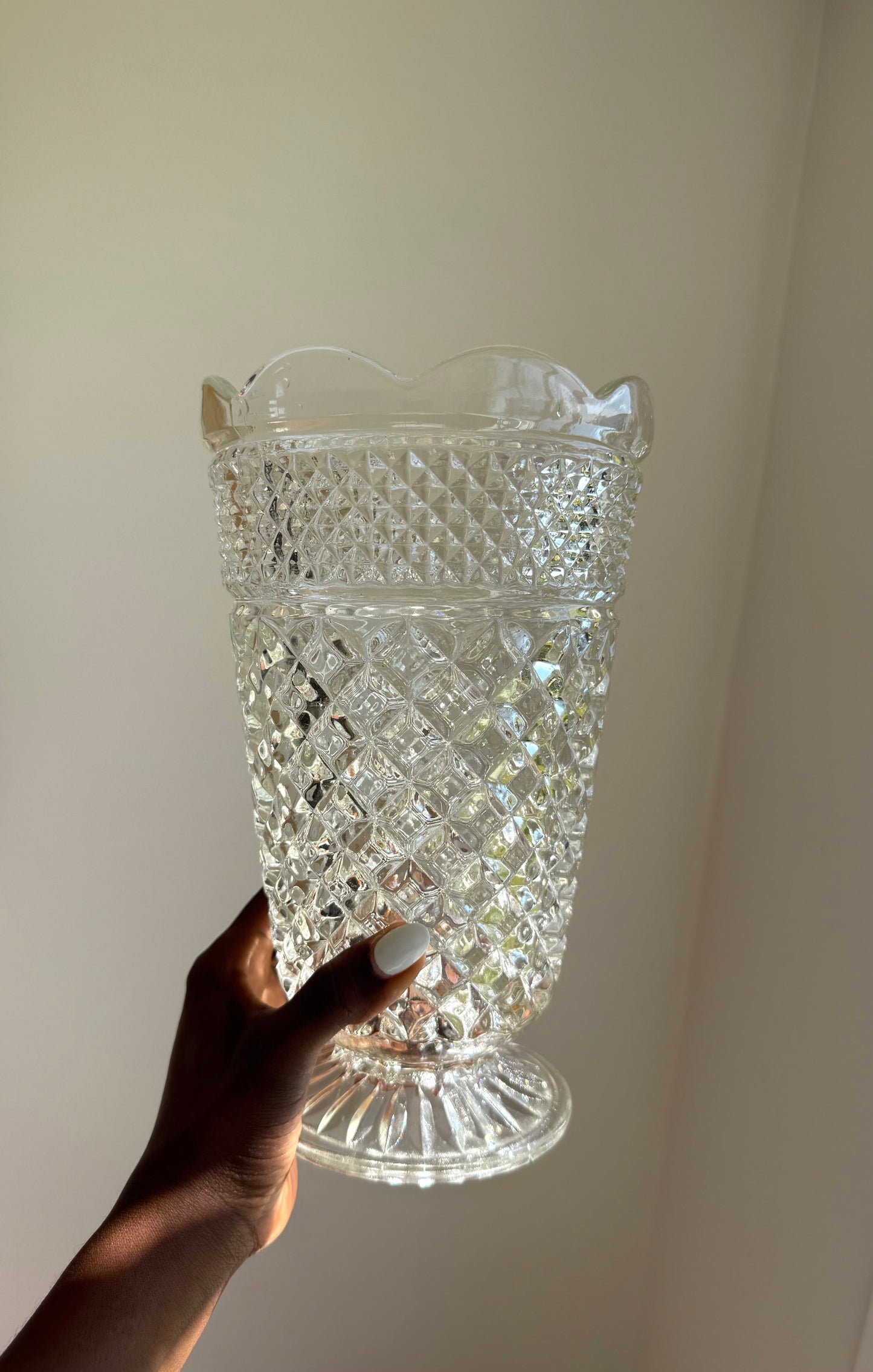 VINTAGE ANCHOR HOCKING VASE
