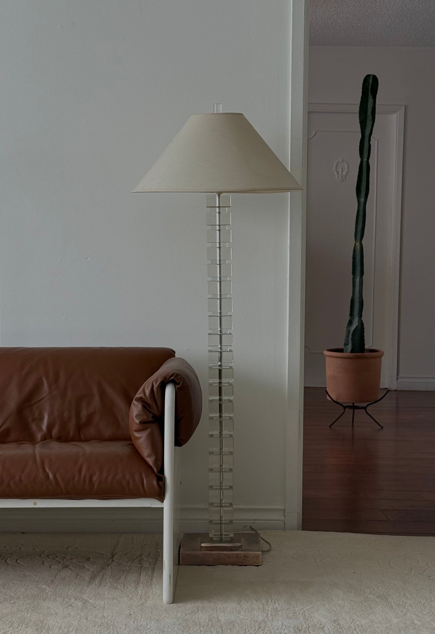 LUCITE FLOOR LAMP C.1960S