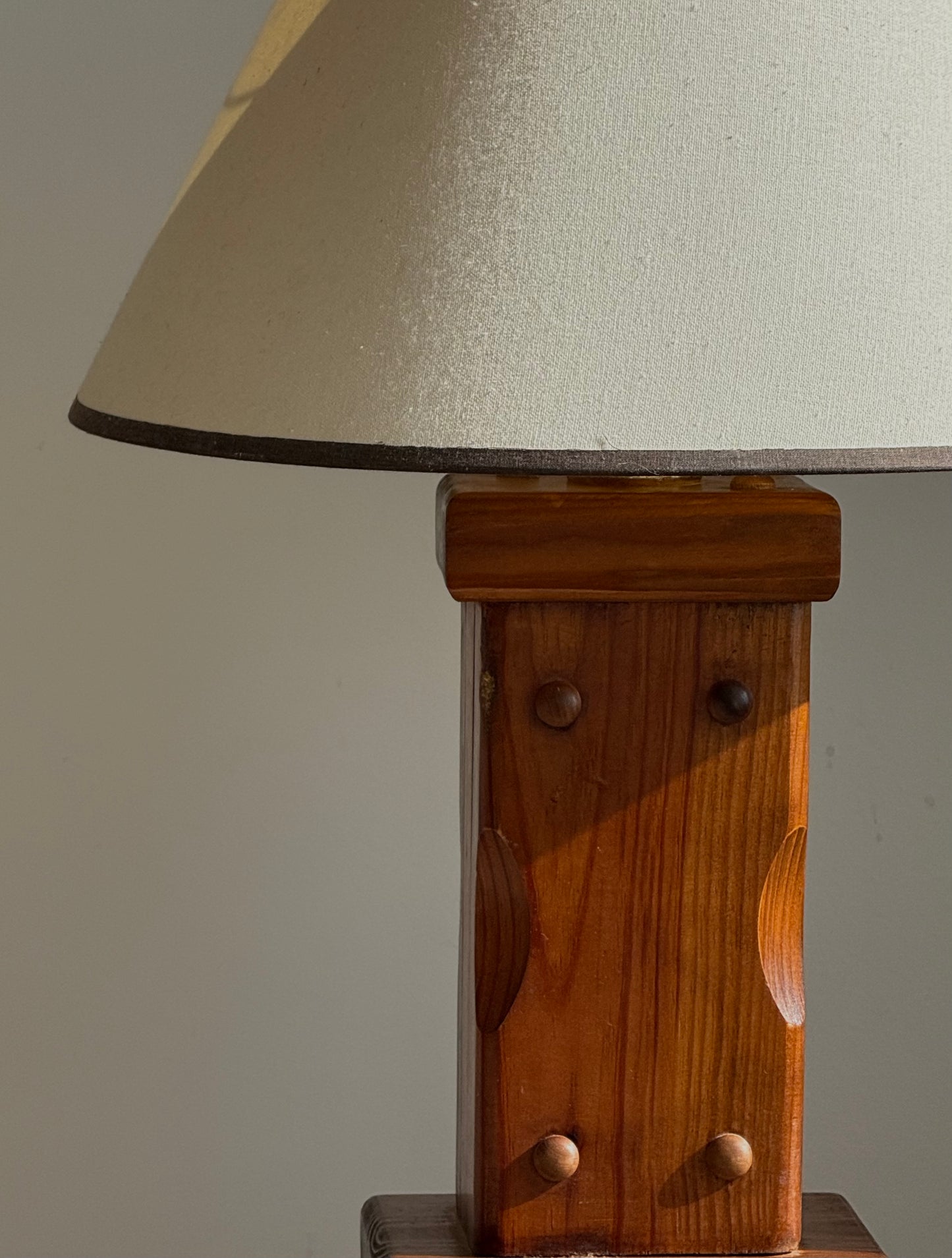 BRUTALIST WOODEN LAMP