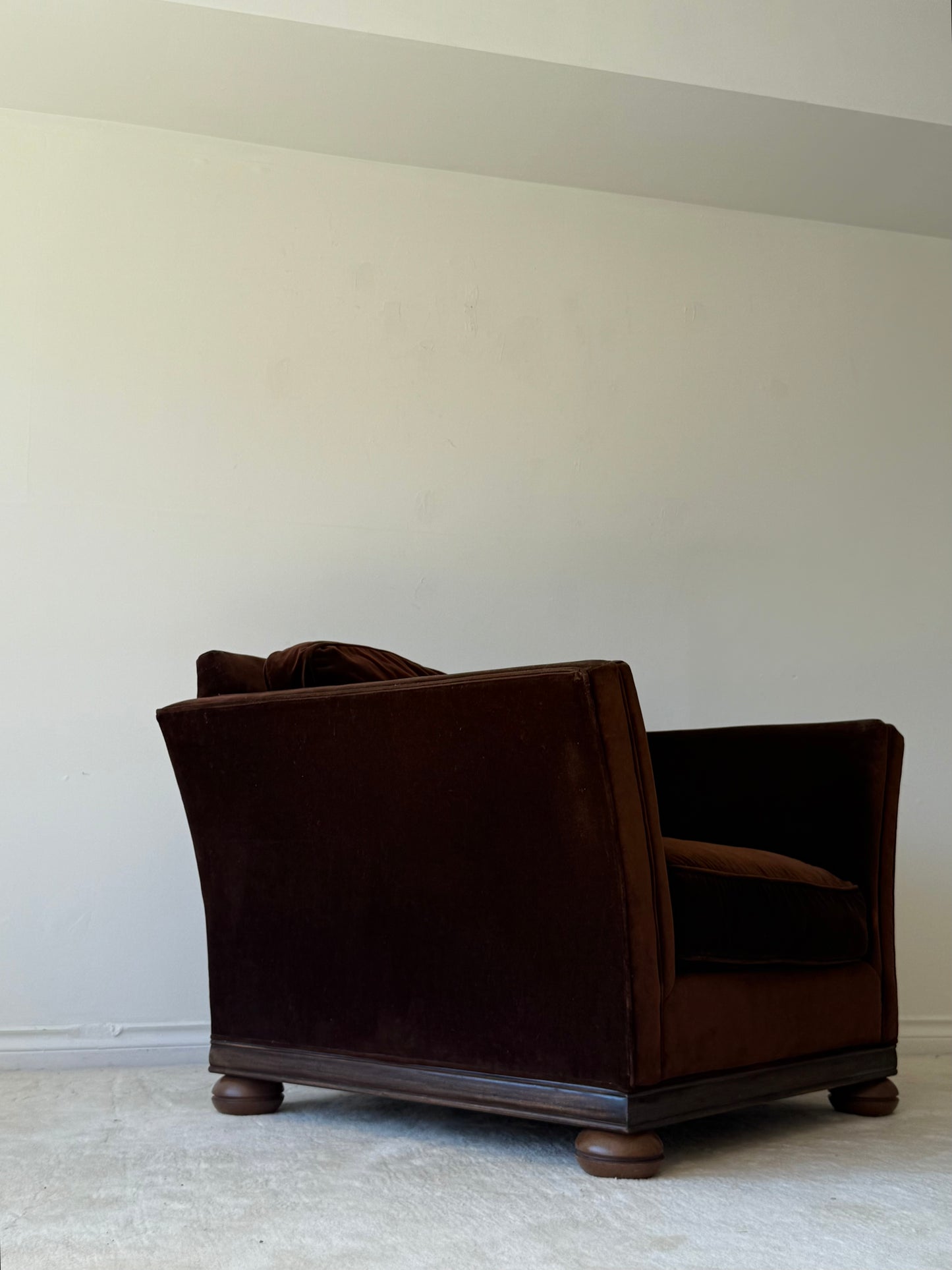 VINTAGE CLUB CHAIR IN BROWN VELVET