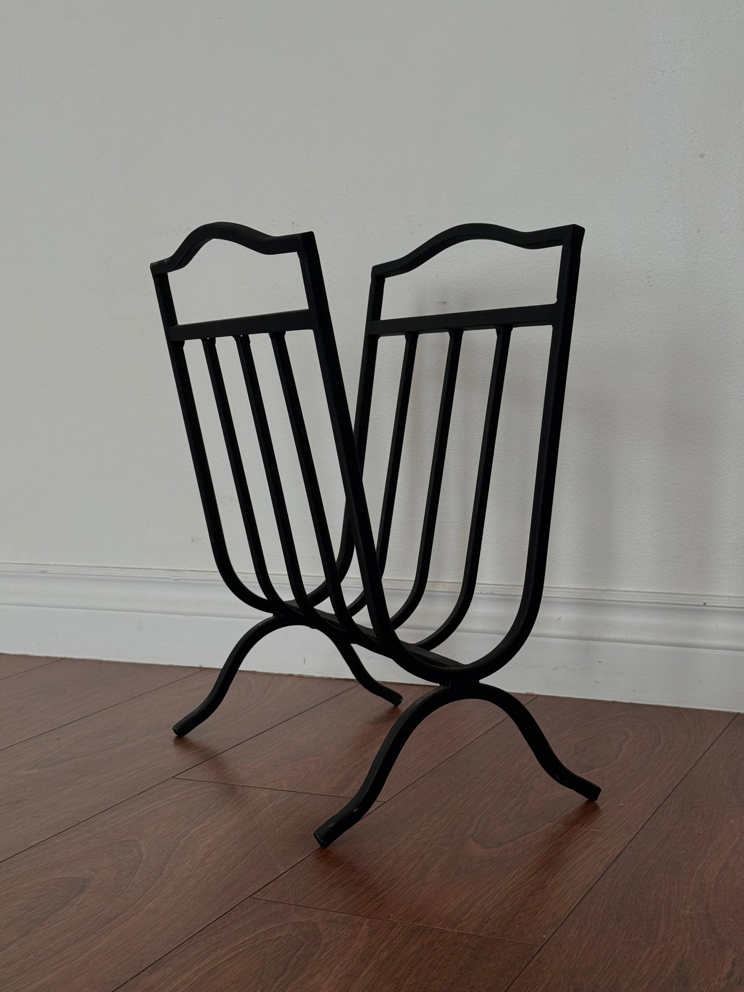 VINTAGE IRON MAGAZINE HOLDER
