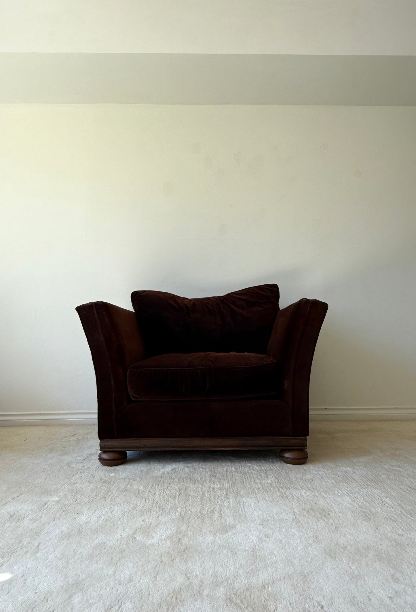 VINTAGE CLUB CHAIR IN BROWN VELVET