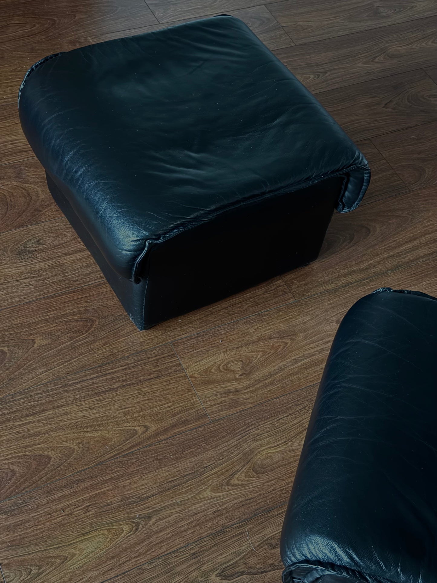 POST MOD LEATHER POUFS