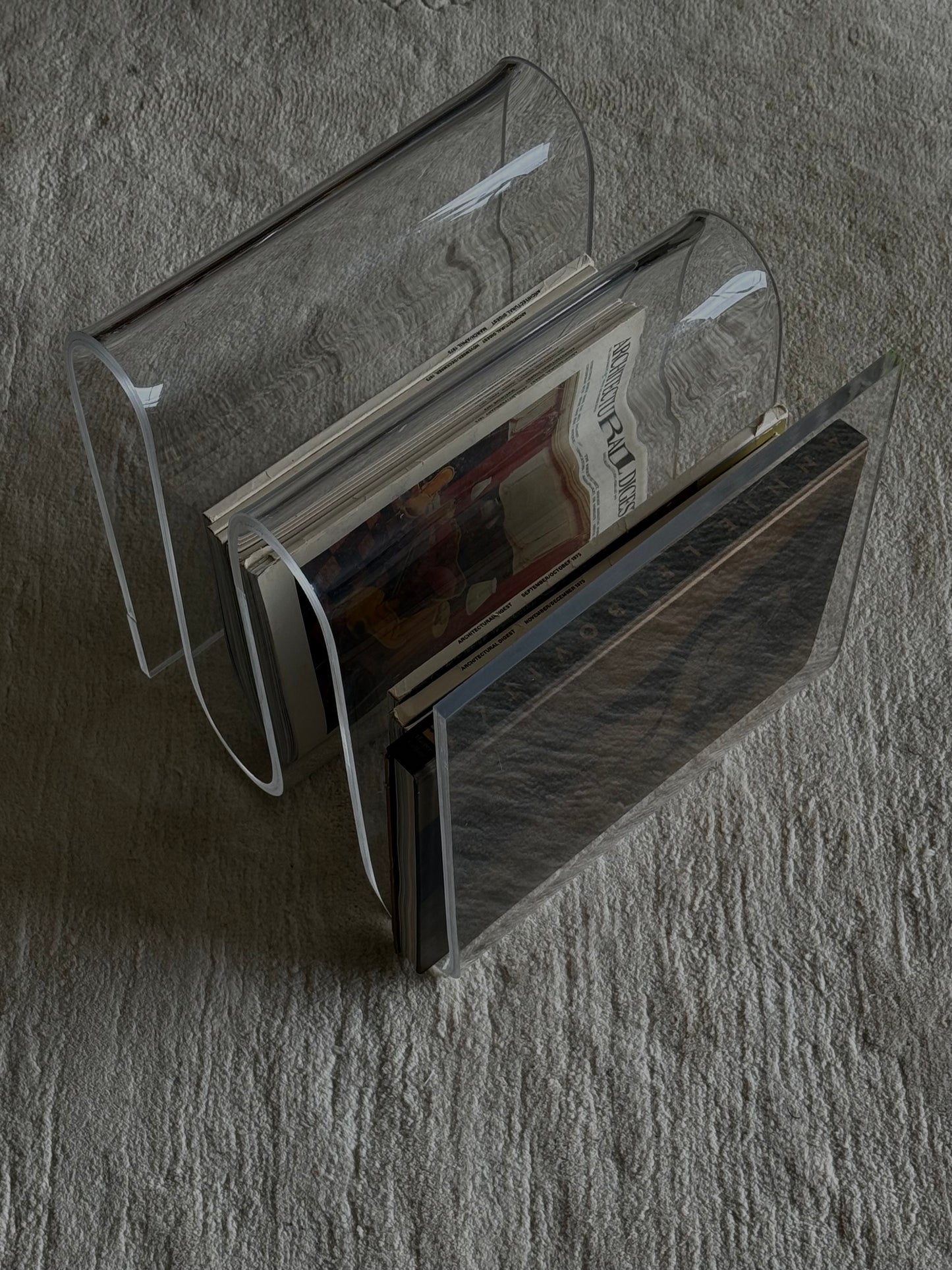 LUCITE WAVY MAGAZINE HOLDER