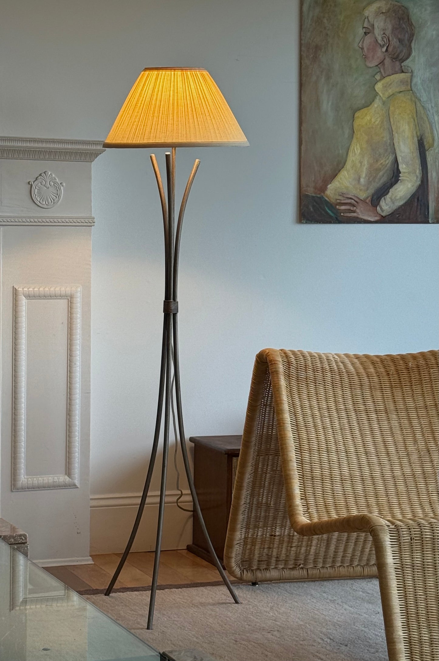 POST MOD TRIPOD LAMP