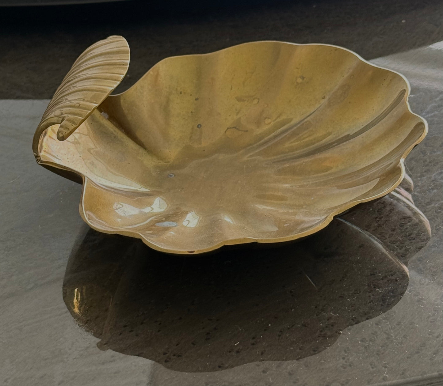 VINTAGE BRASS CLAM SHELL