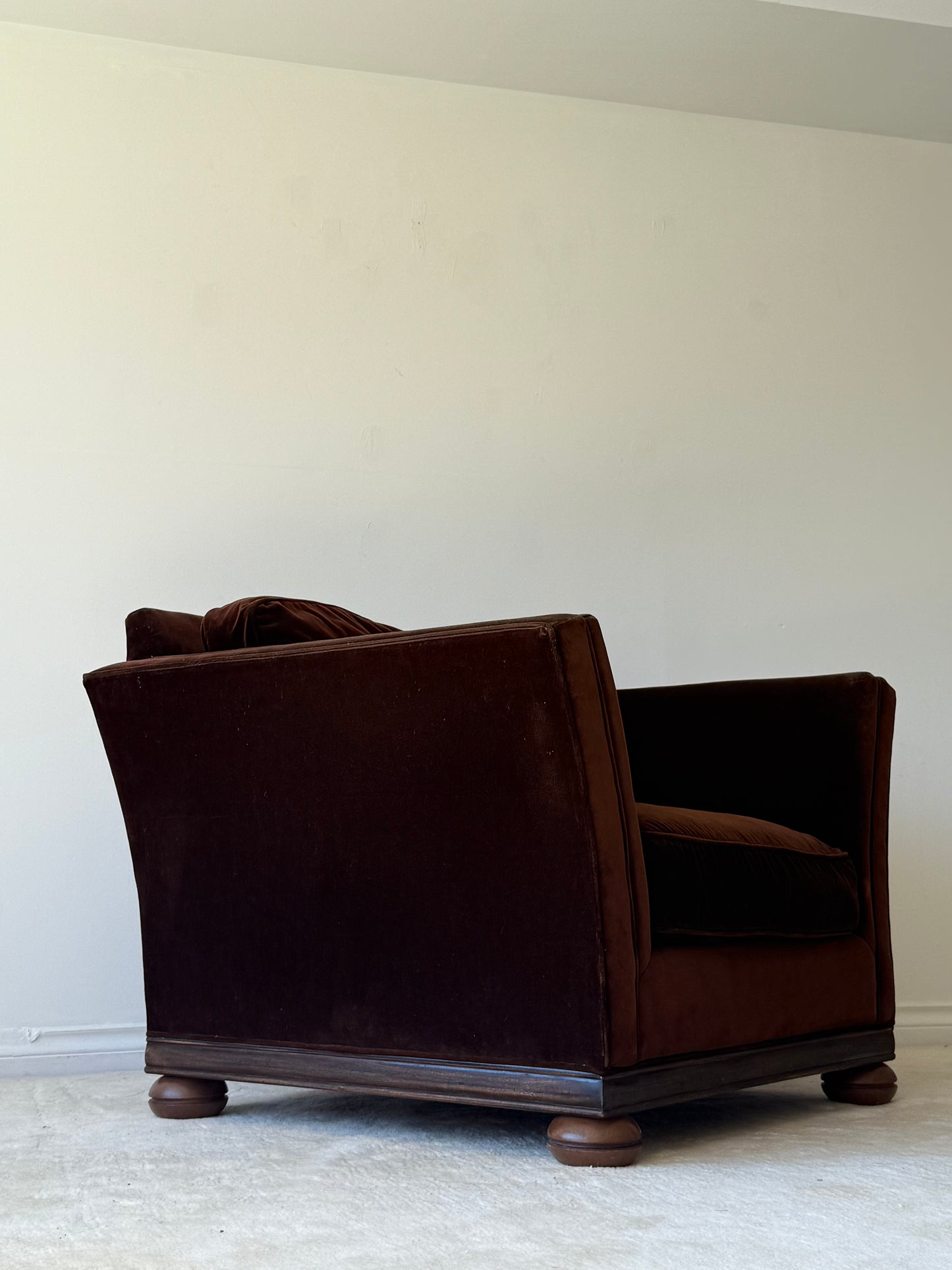 VINTAGE CLUB CHAIR IN BROWN VELVET
