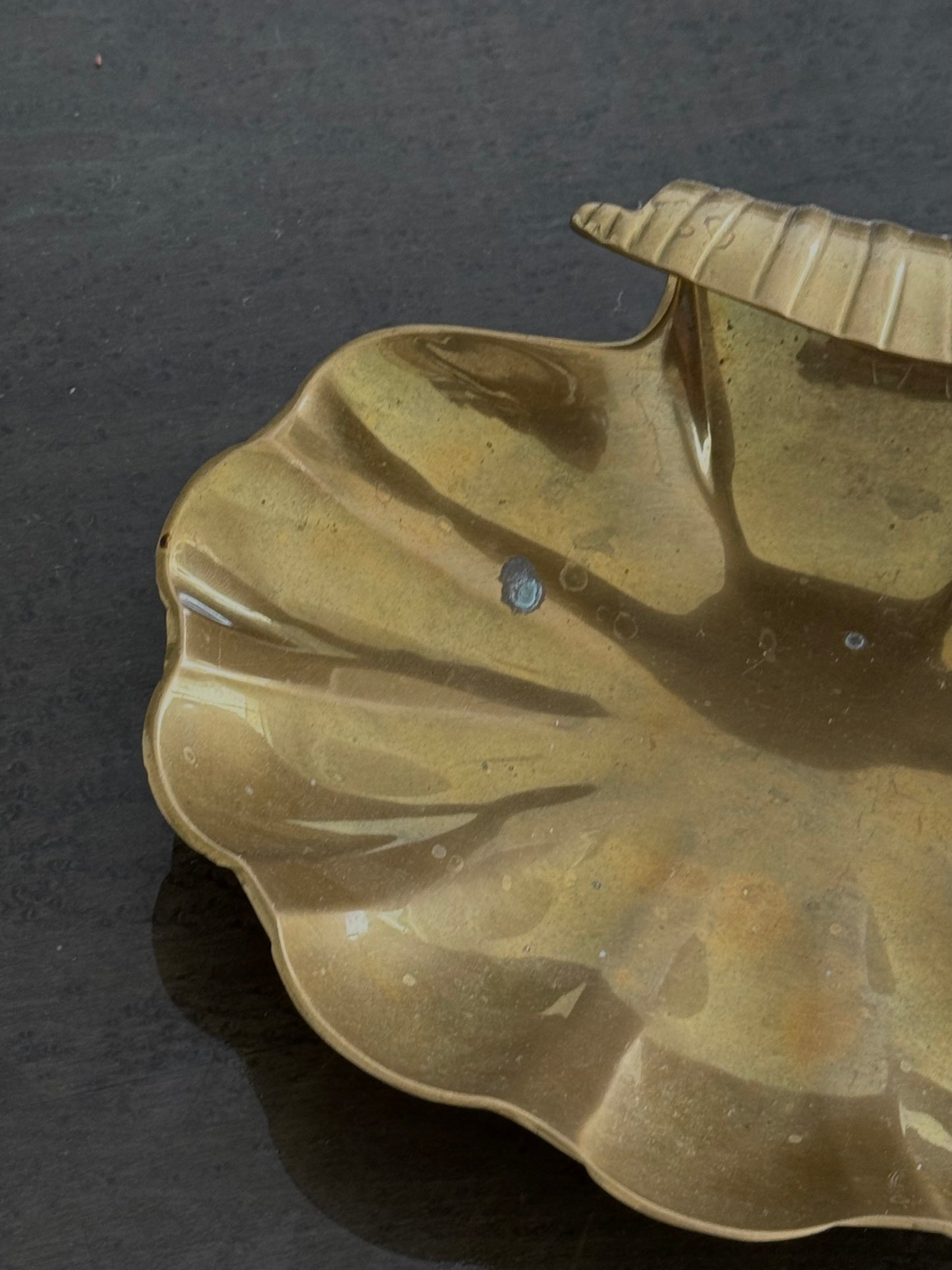 VINTAGE BRASS CLAM SHELL