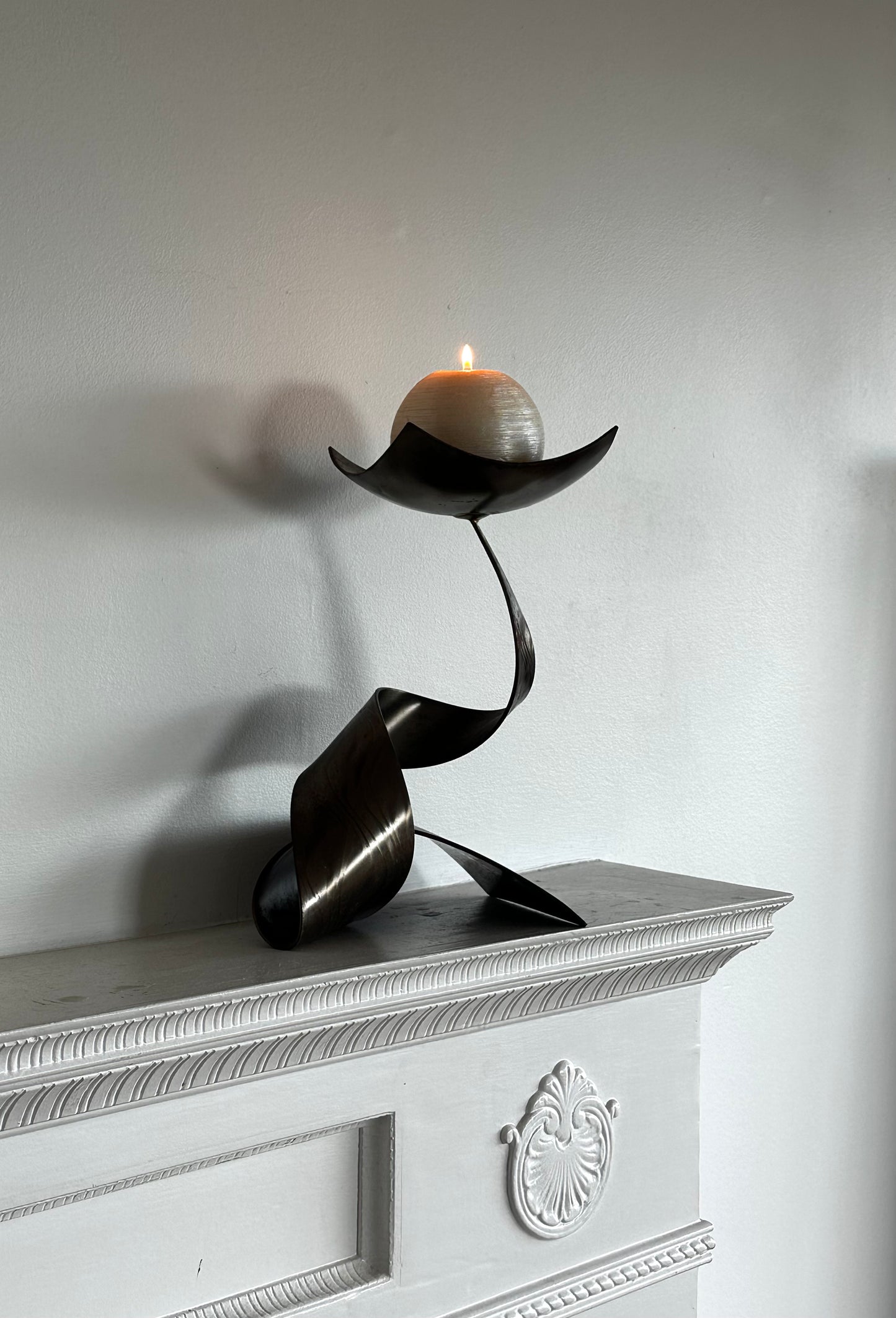 METAL SCULPTURAL CANDLE HOLDER