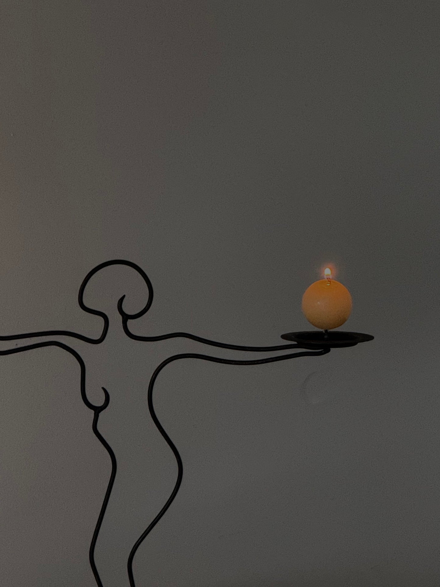 METAL SCULPTURAL CANDLE HOLDER