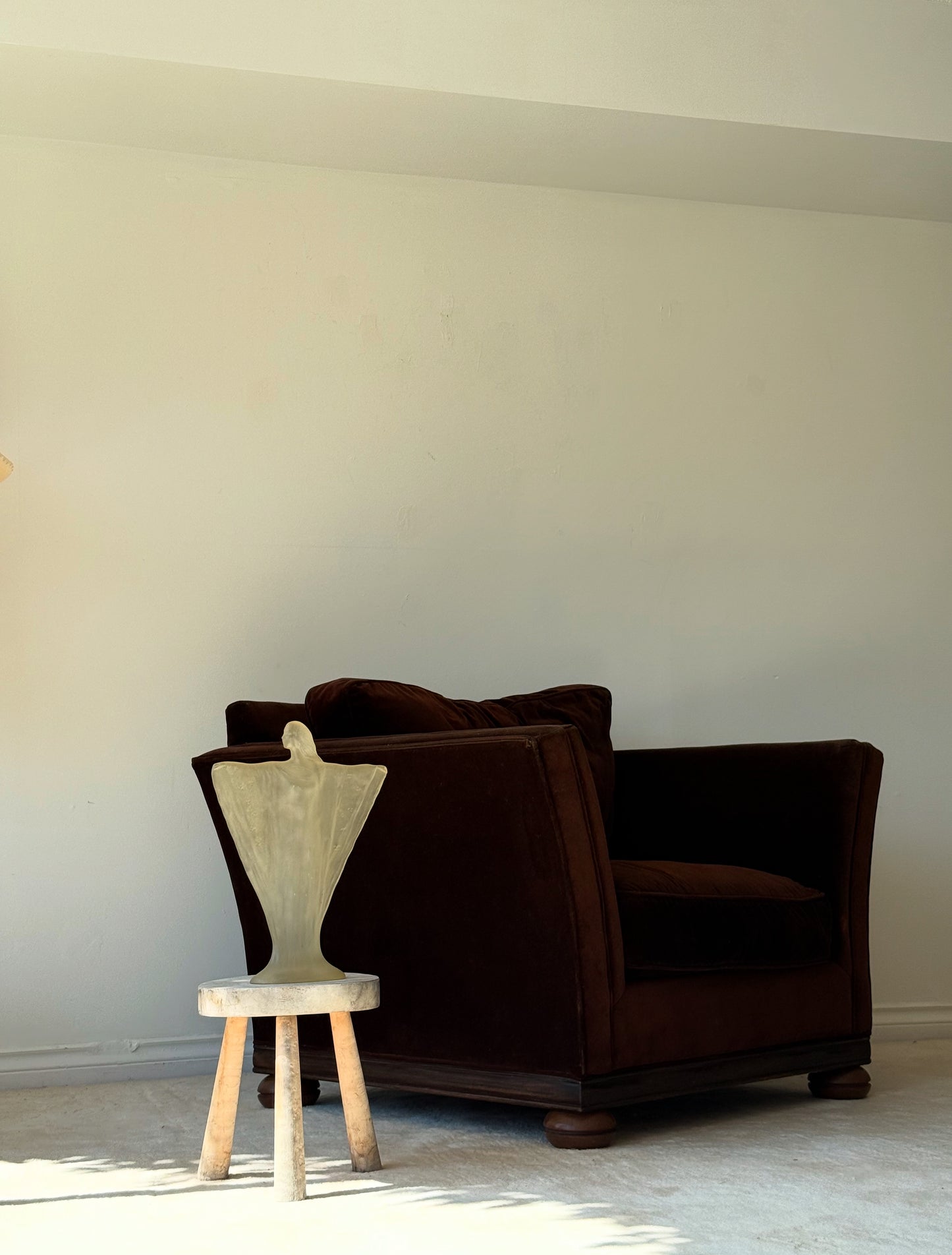 VINTAGE CLUB CHAIR IN BROWN VELVET
