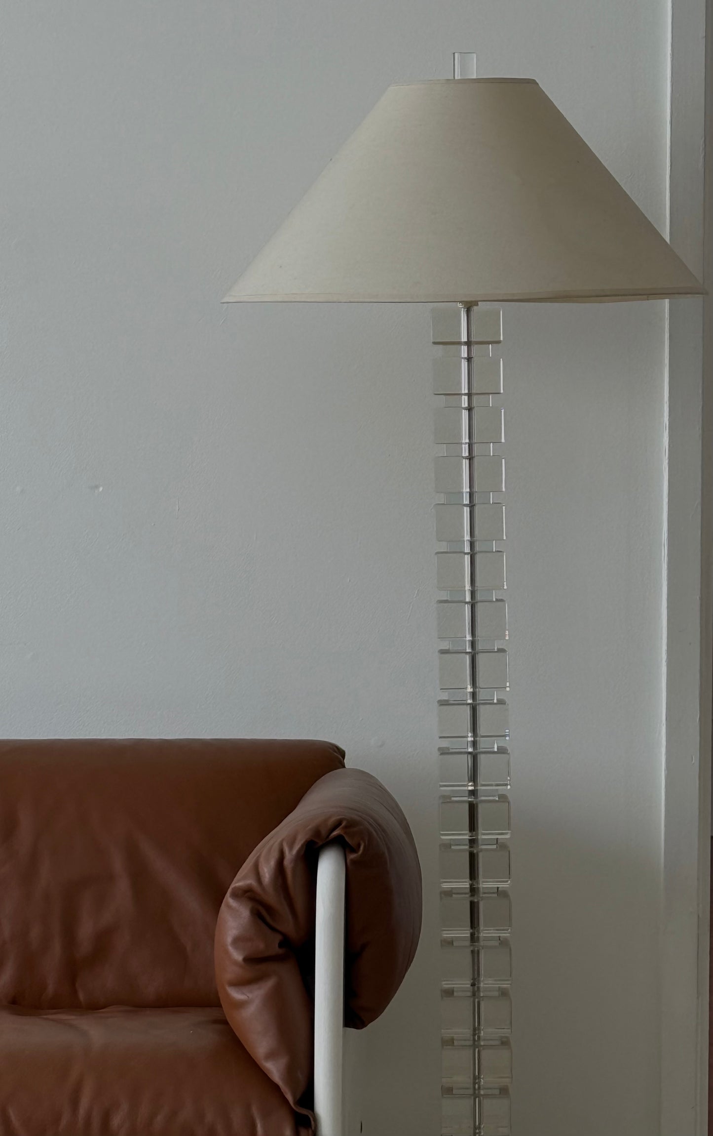 LUCITE FLOOR LAMP C.1960S