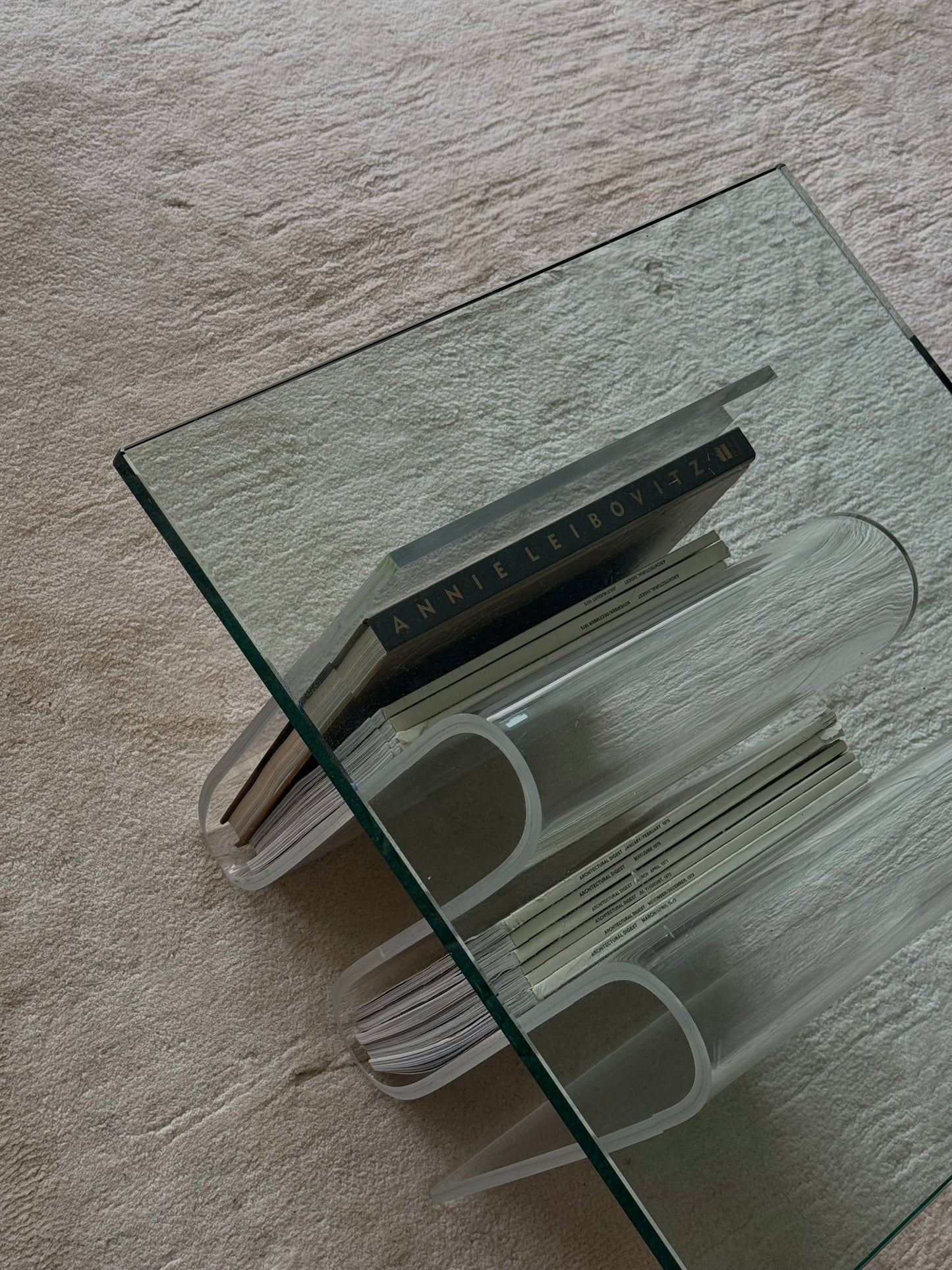 LUCITE WAVY MAGAZINE HOLDER