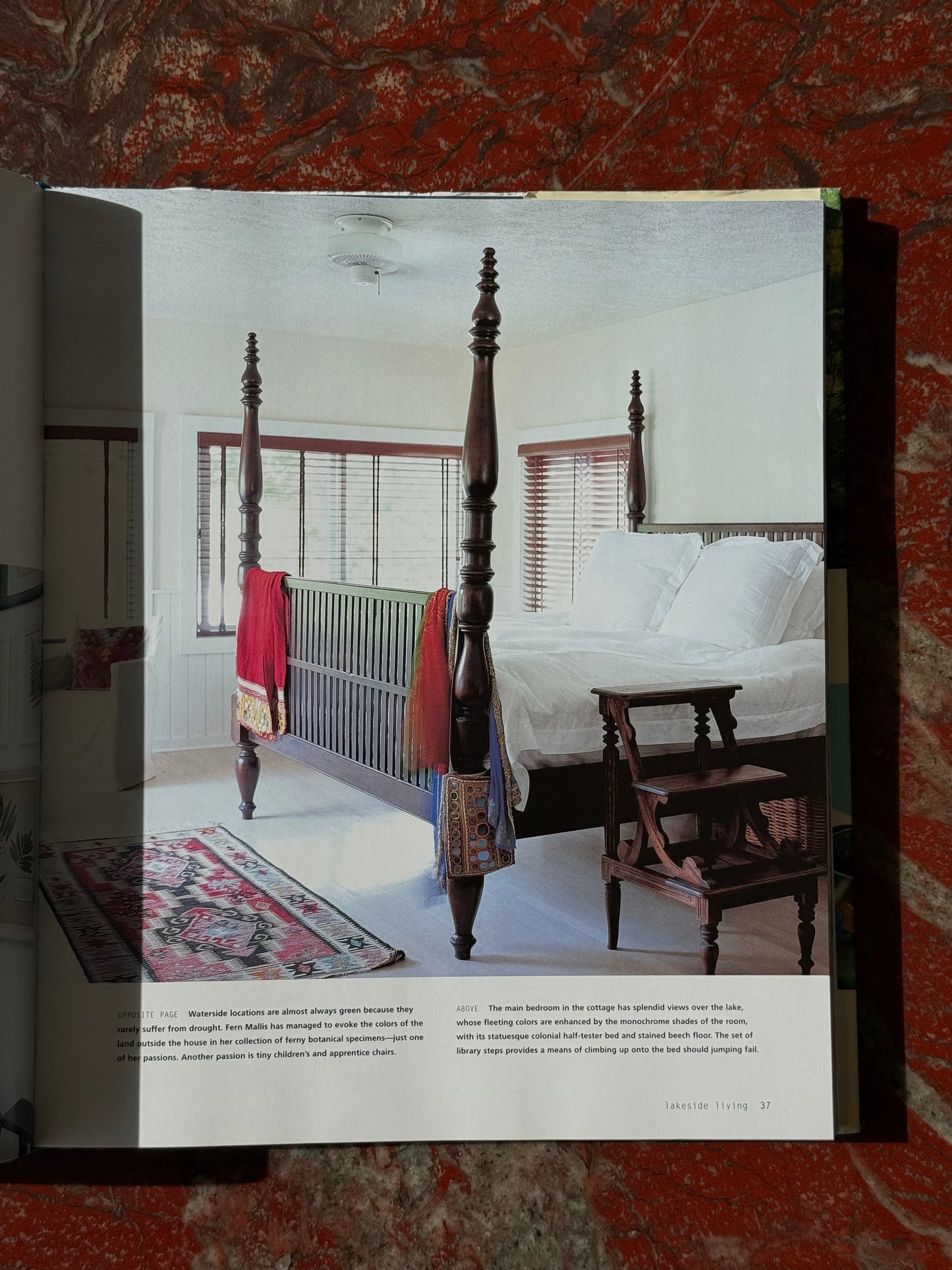 2001 WATERSIDE living Book