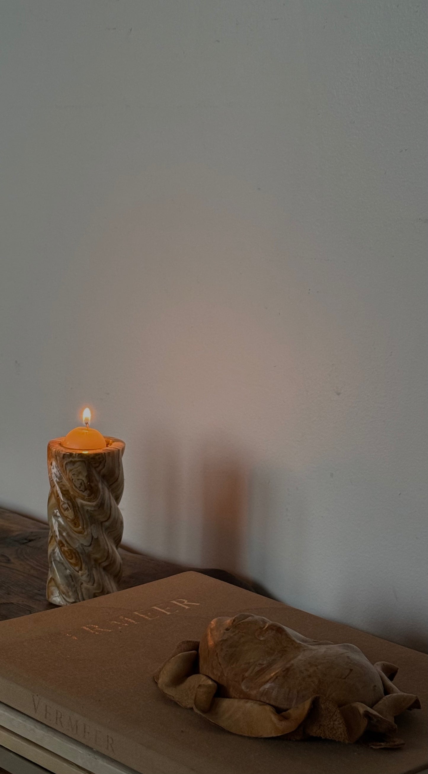 ONYX SPIRAL TEALIGHT HOLDER