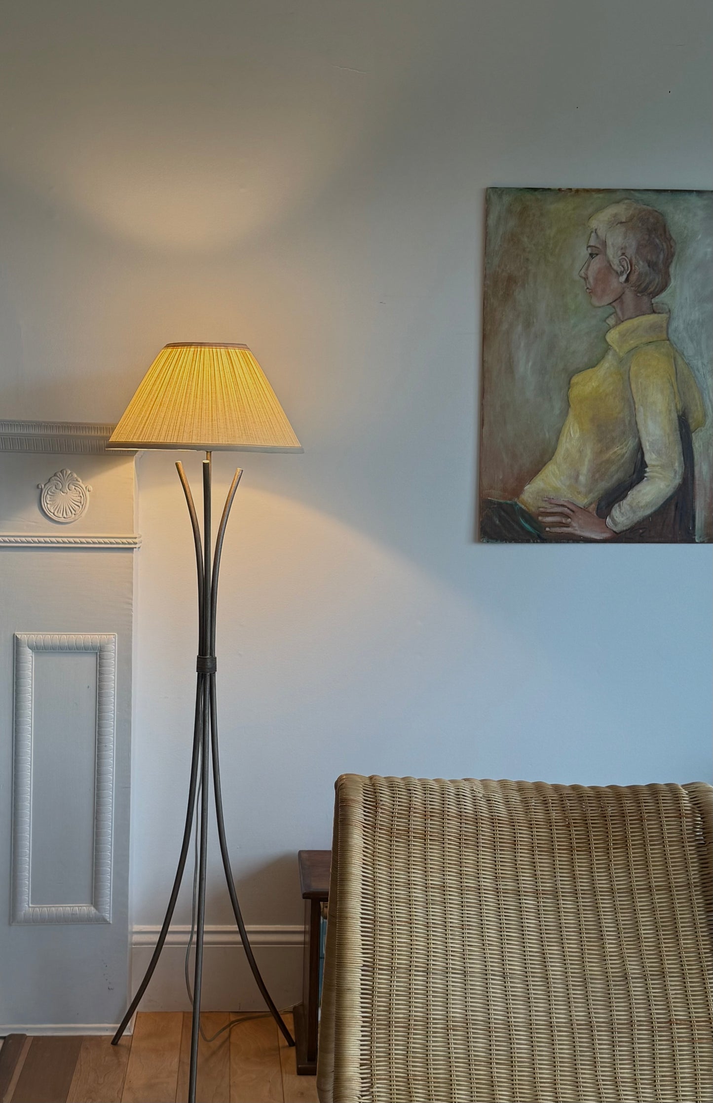 POST MOD TRIPOD LAMP