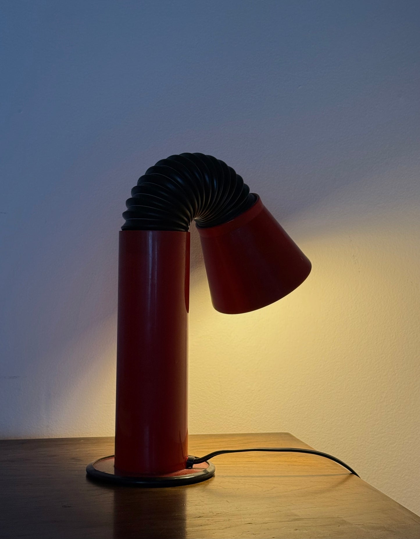 VINTAGE 70'S POP ART RED PERISCOPE DESK LAMP
