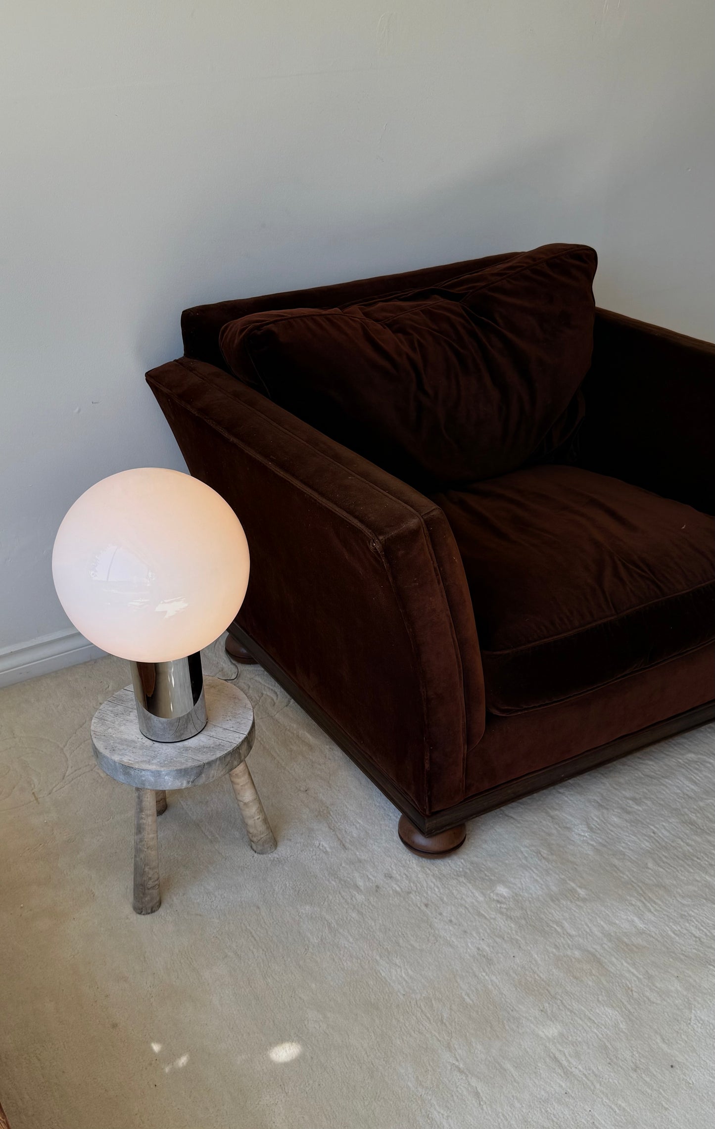 VINTAGE CLUB CHAIR IN BROWN VELVET