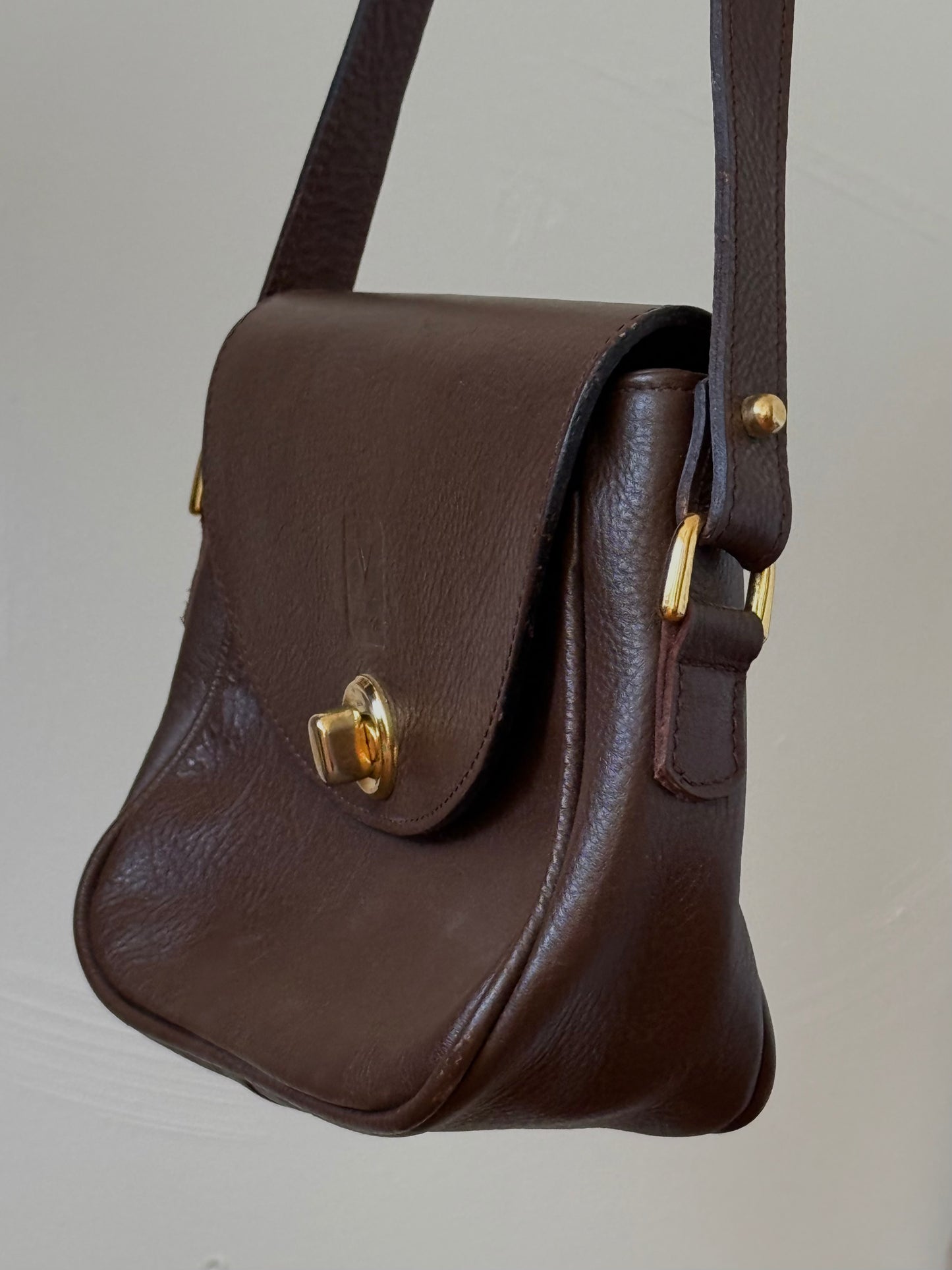 BROWN LEATHER PURSE