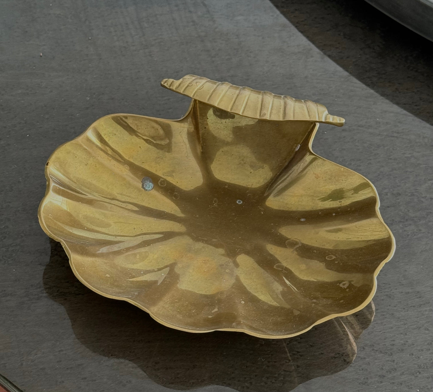 VINTAGE BRASS CLAM SHELL