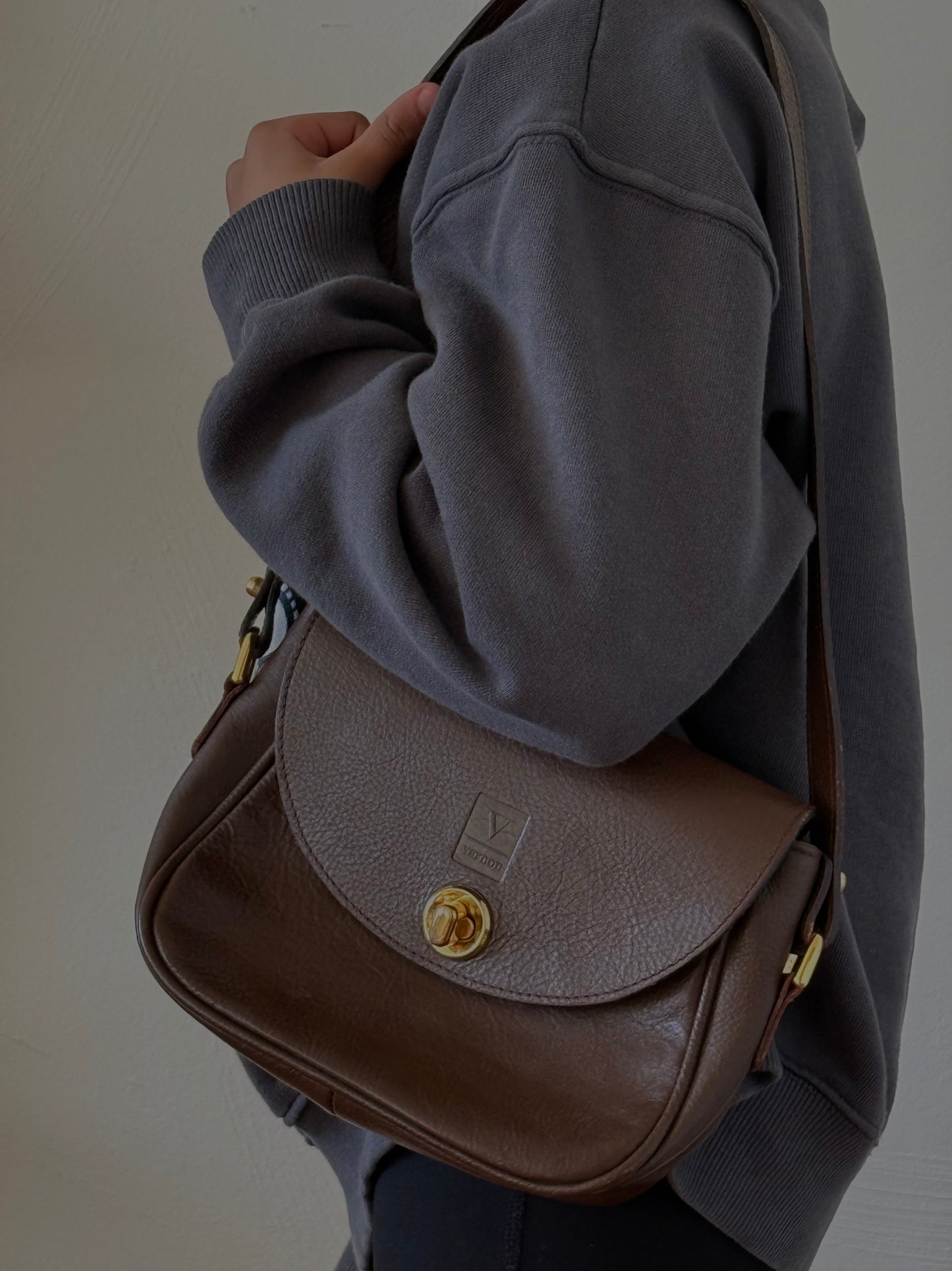BROWN LEATHER PURSE