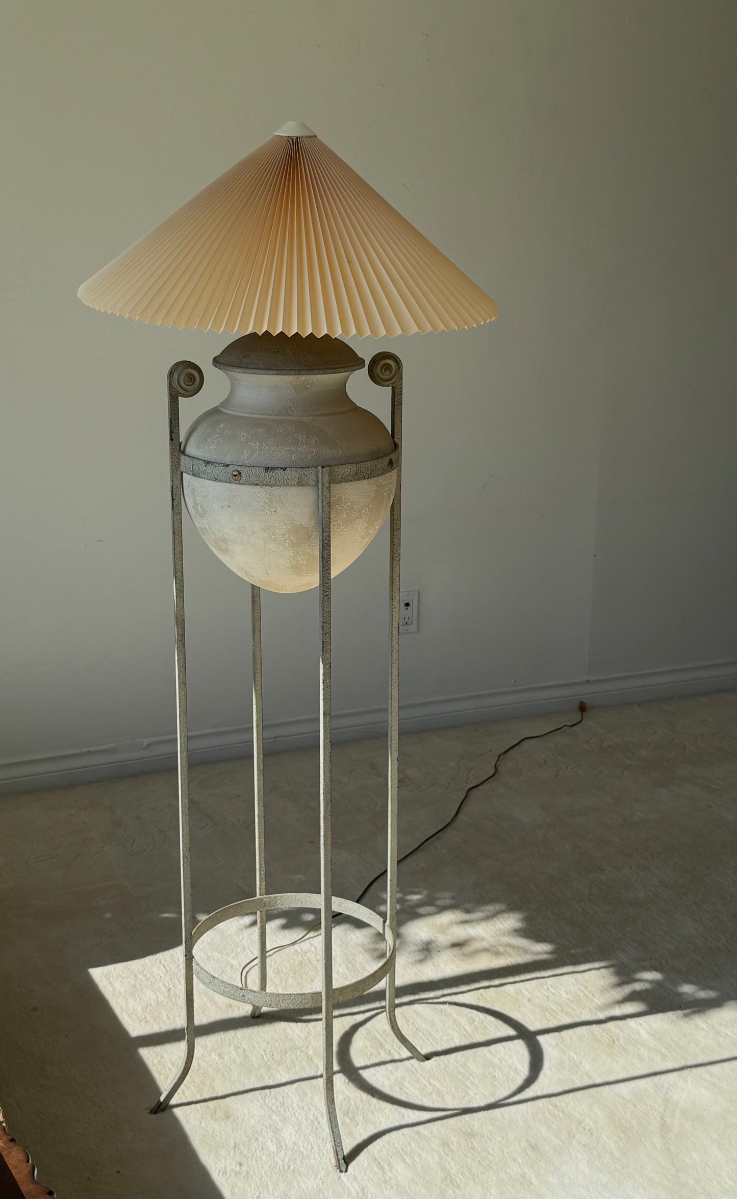 VINTAGE AMPHORA Style floor lamp