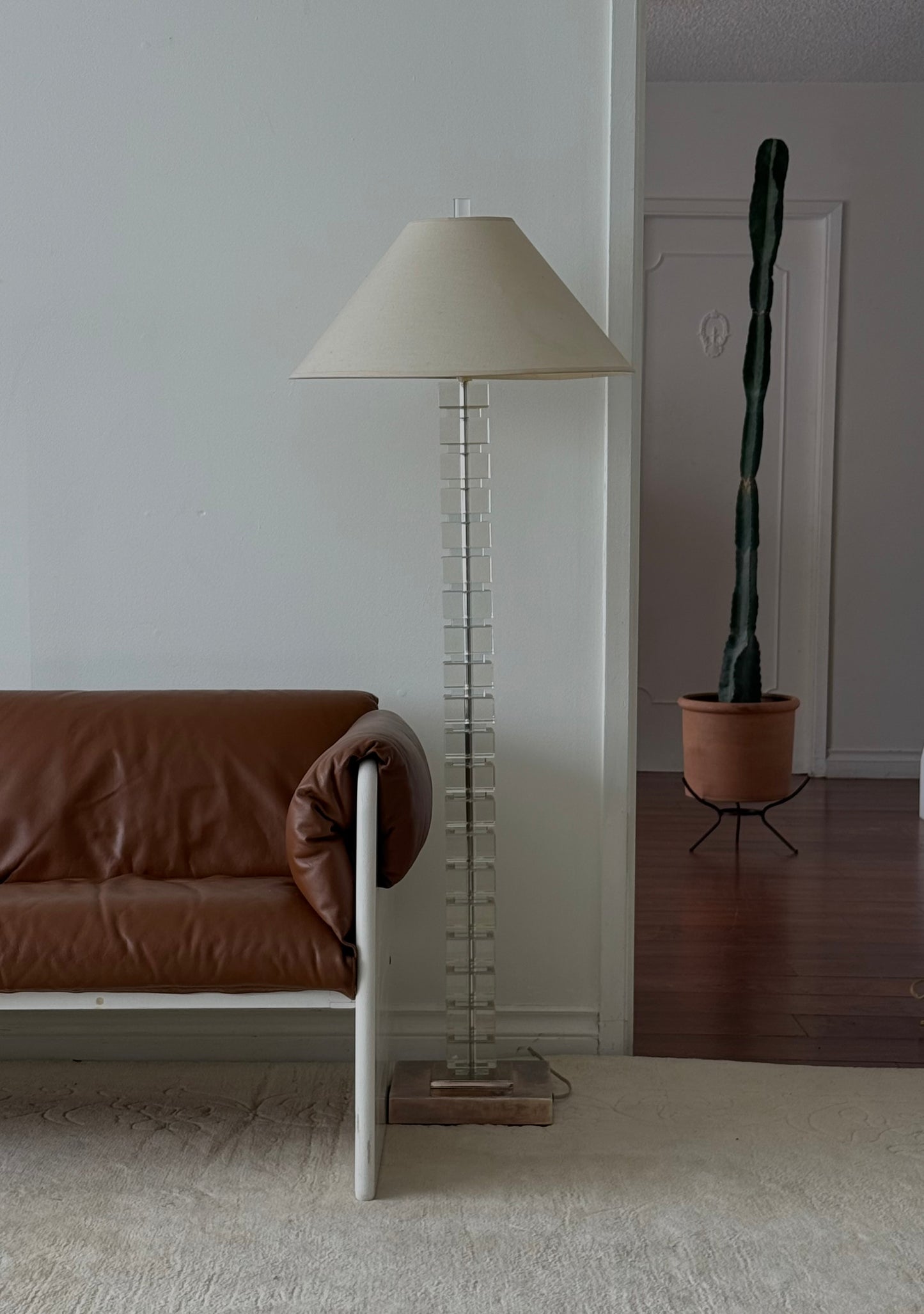 LUCITE FLOOR LAMP C.1960S