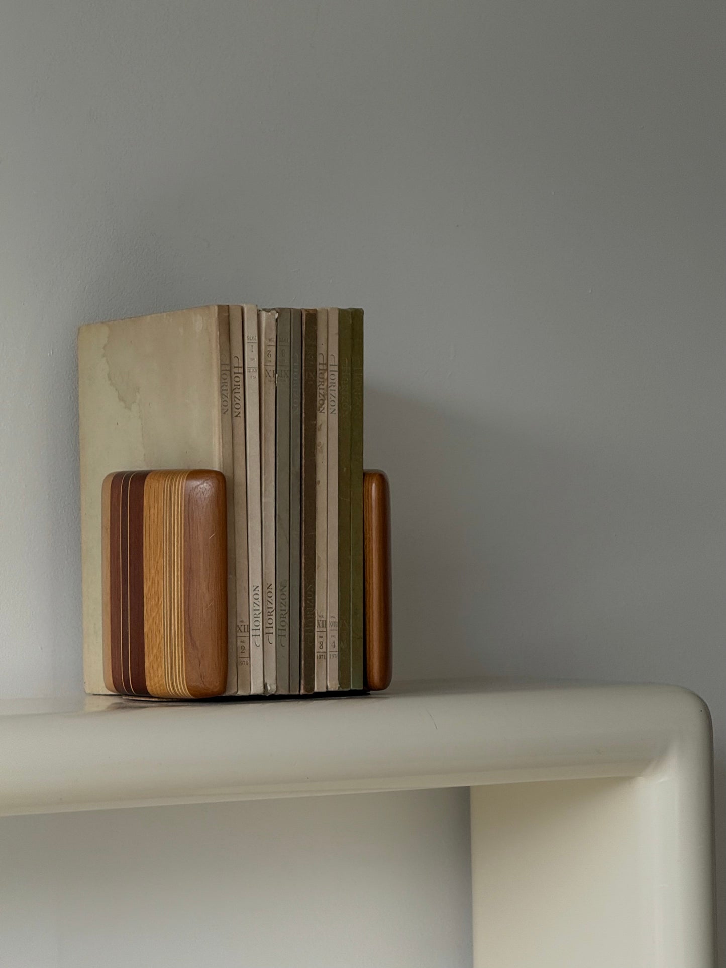 VINTAGE WOODEN BOOKENDS