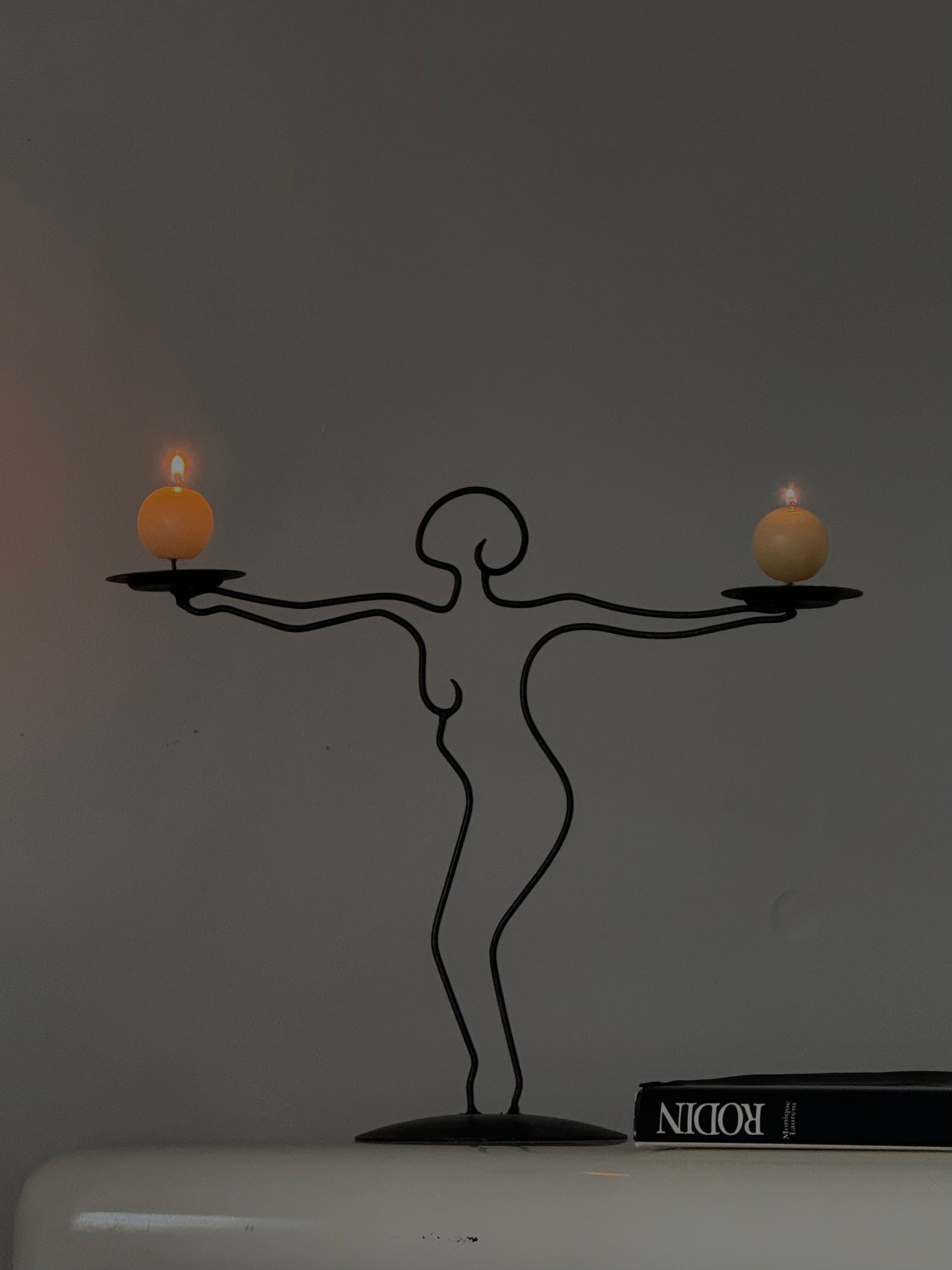 METAL SCULPTURAL CANDLE HOLDER