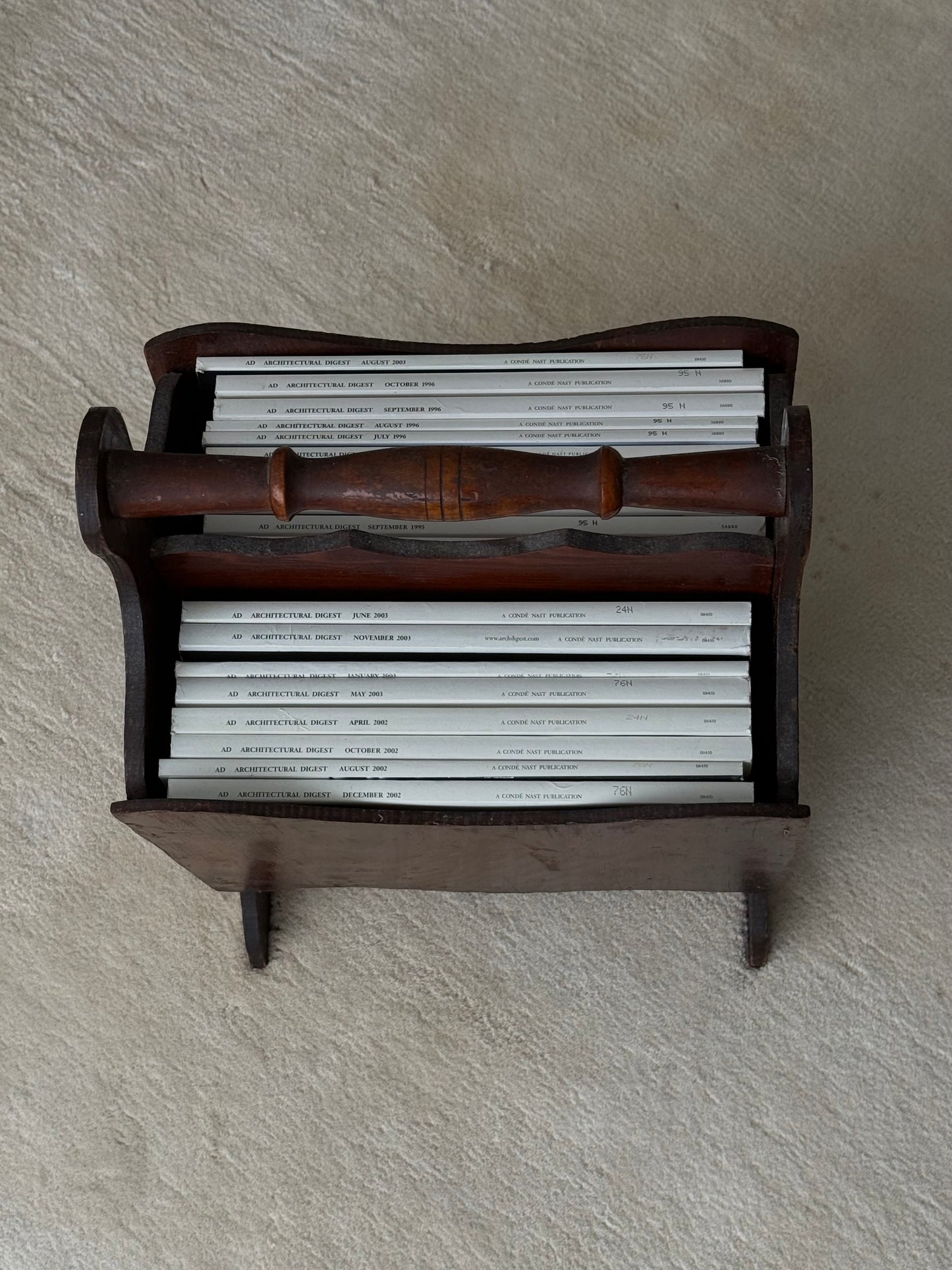 VINTAGE WOOD MAGAZINE HOLDER