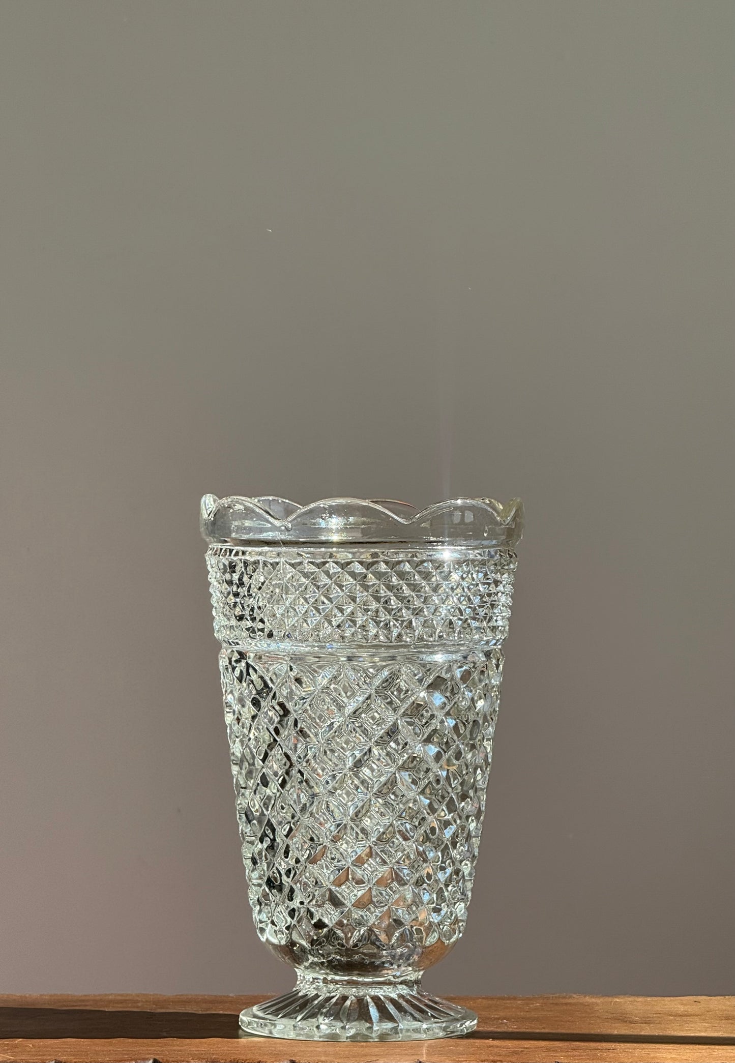 VINTAGE ANCHOR HOCKING VASE