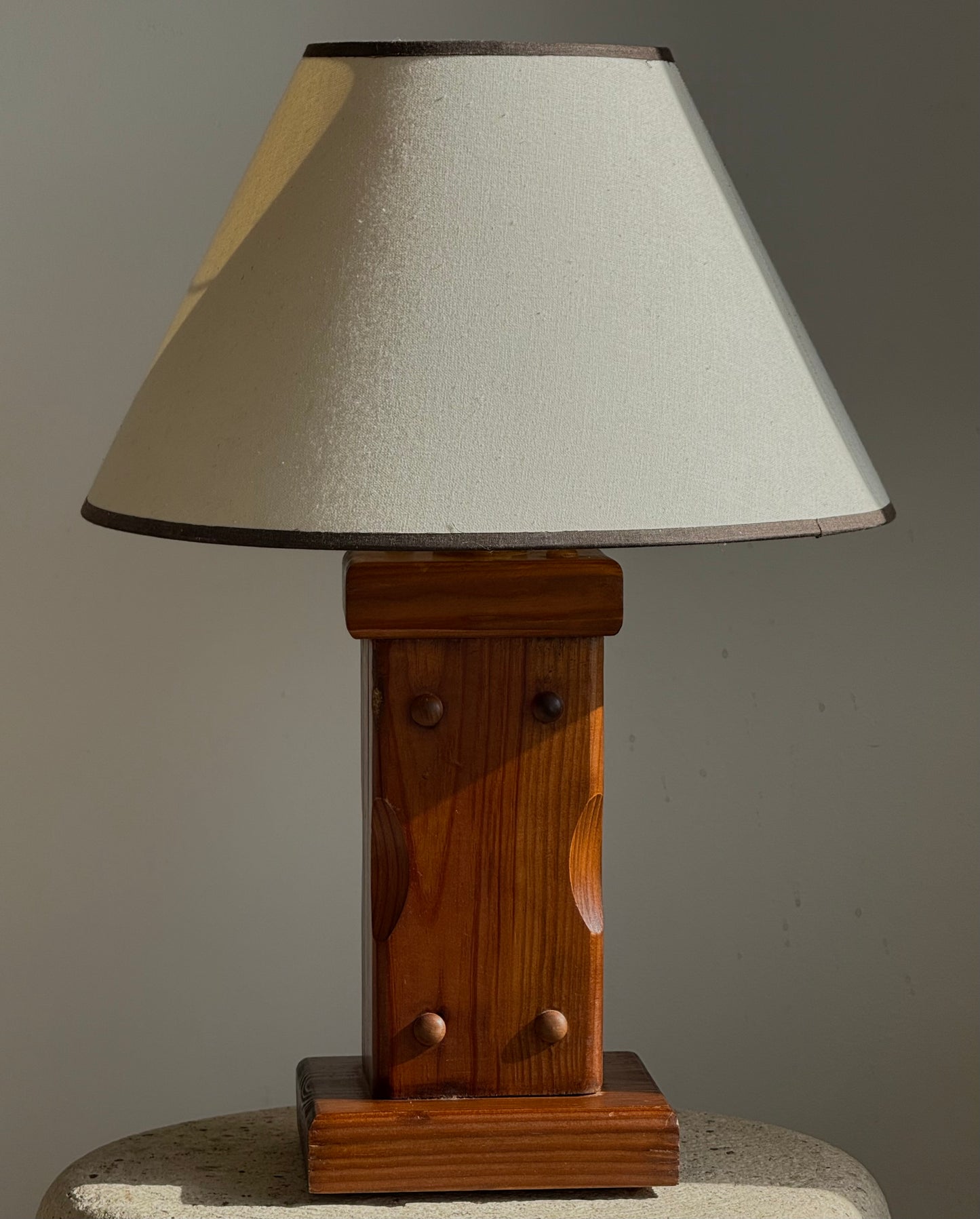 BRUTALIST WOODEN LAMP