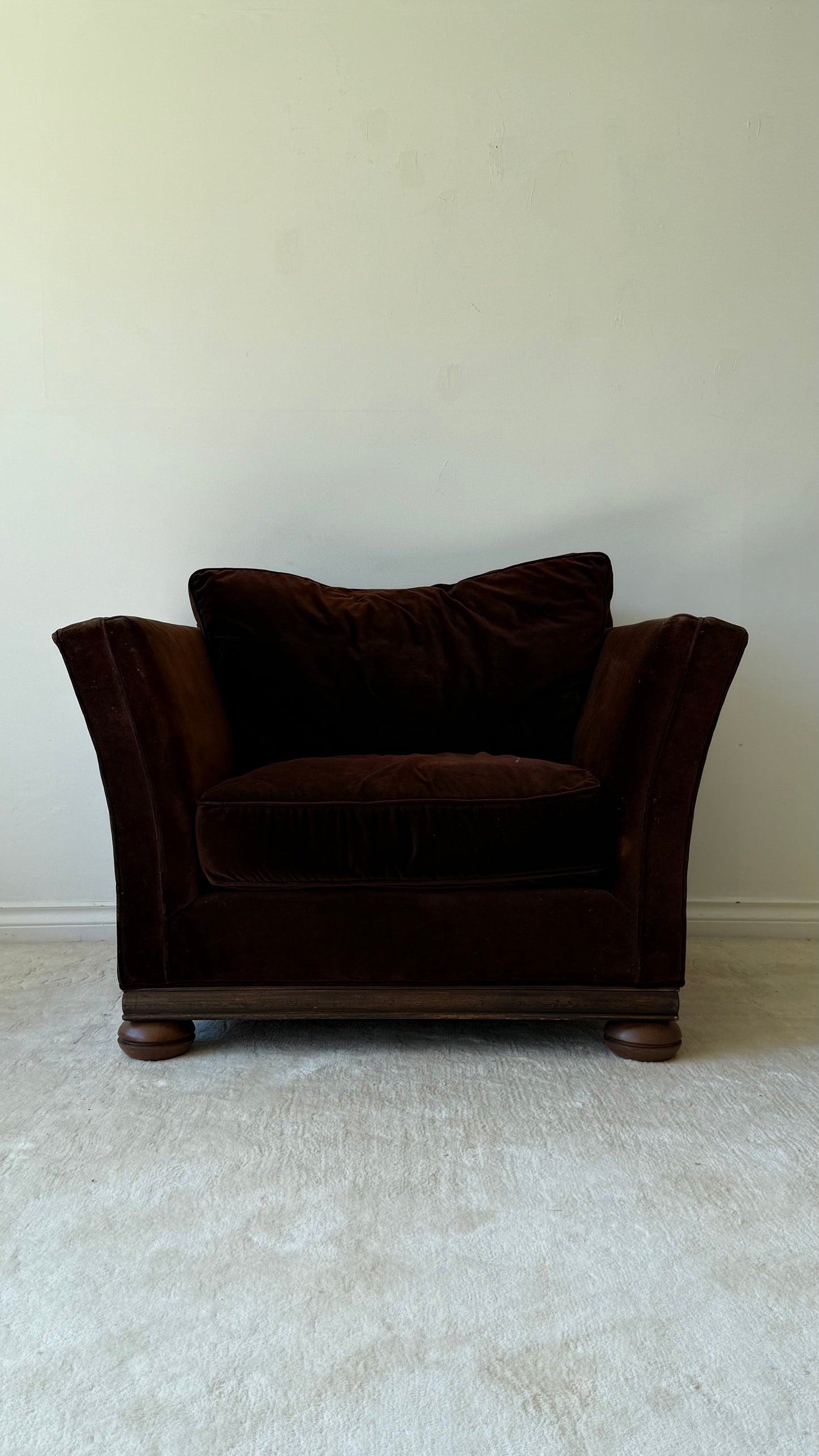 VINTAGE CLUB CHAIR IN BROWN VELVET