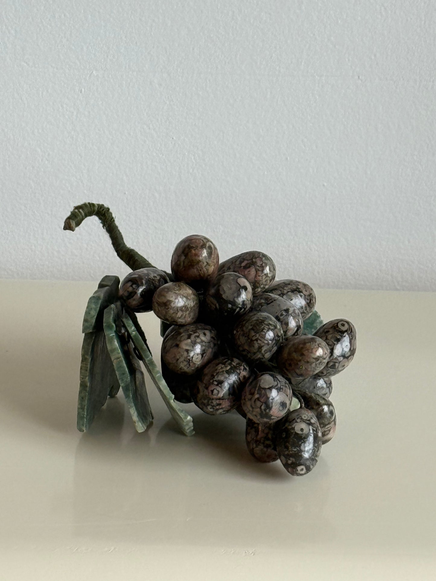 VNTG Decorative Stone Grapes