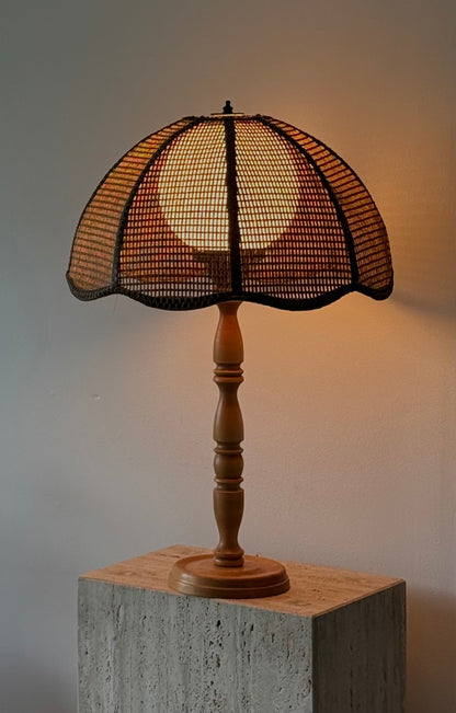 VINTAGE MID CENTURY MODERN WICKER TABLE LAMP
