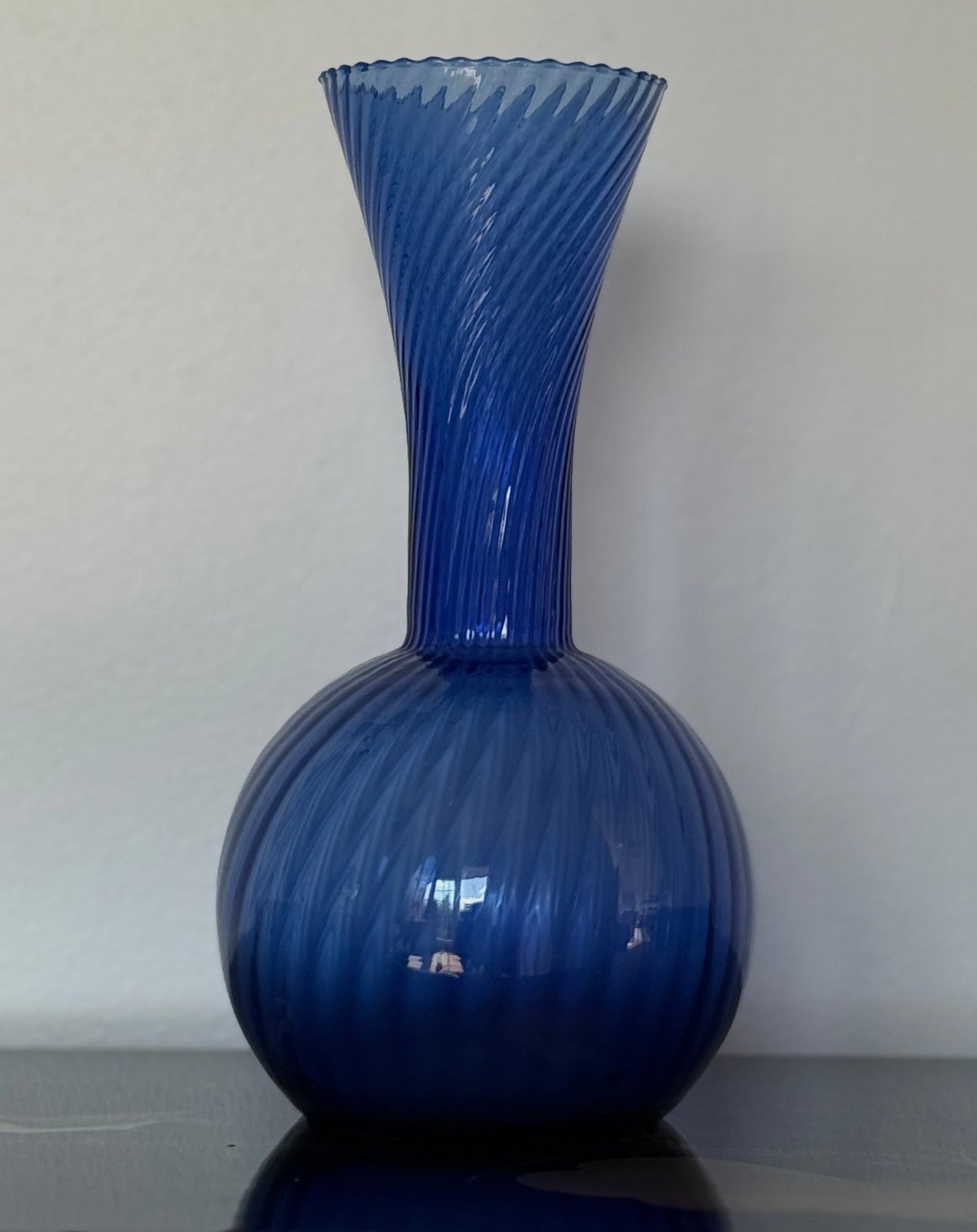 VINTAGE GLASS VASE