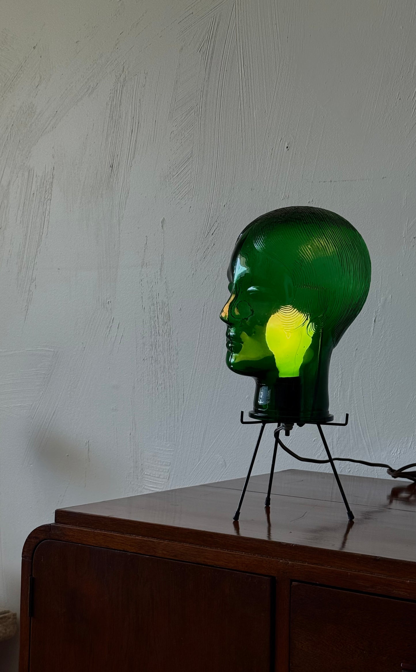 VINTAGE GLASS HEAD SCULPTURE LAMP