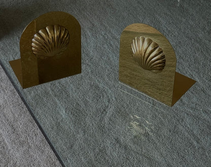 VNTG BRASS SHELL BOOKENDs