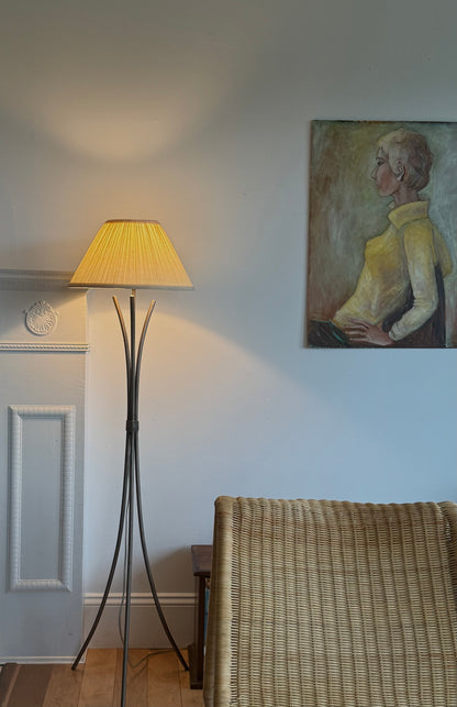 POST MOD TRIPOD LAMP