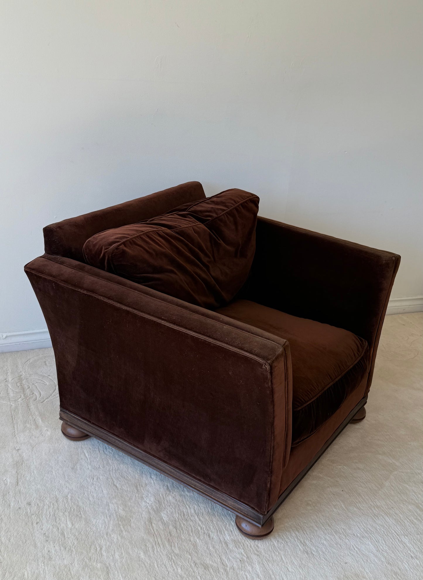 VINTAGE CLUB CHAIR IN BROWN VELVET