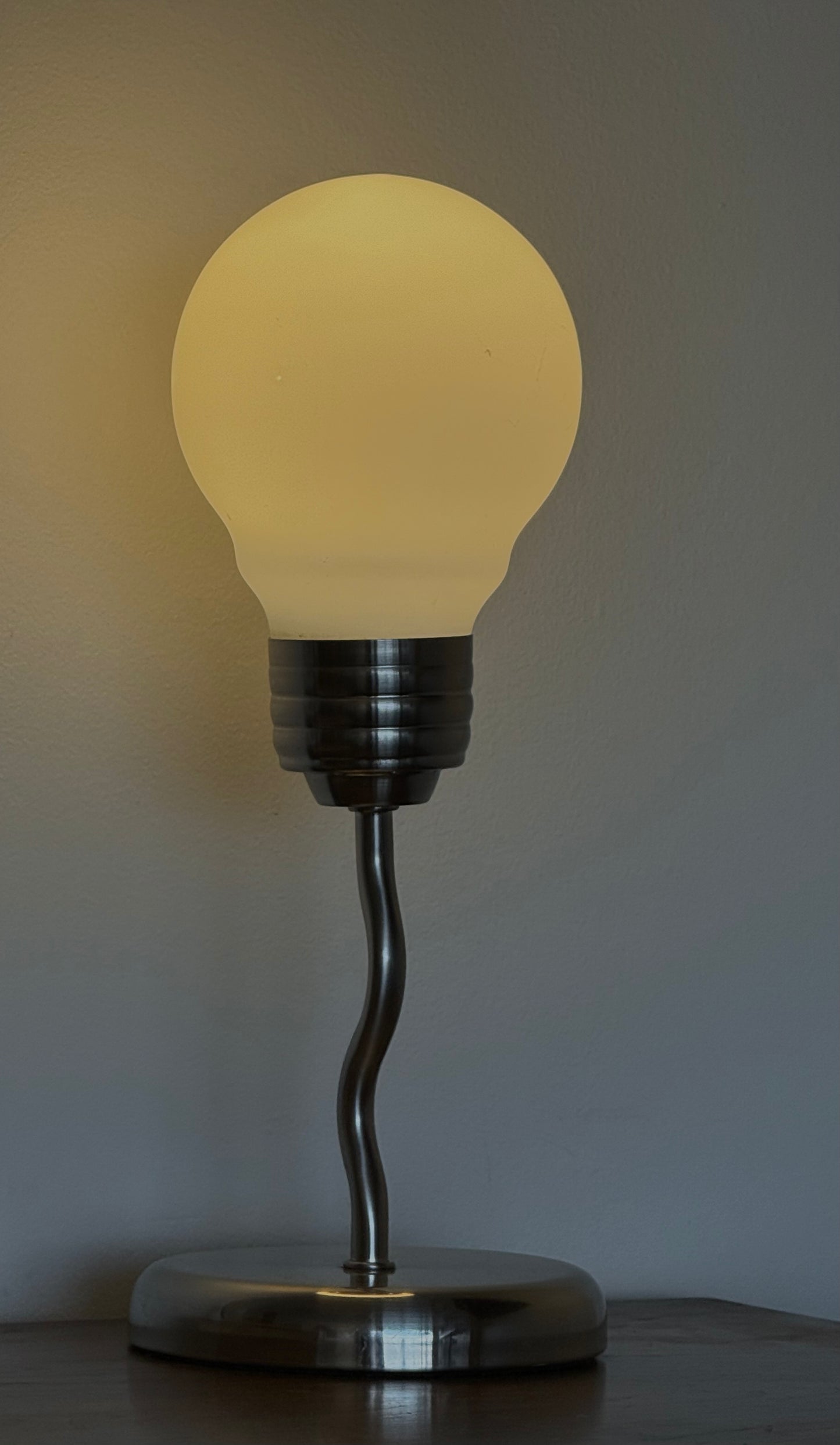 VINTAGE LARGE BULB TABLE LAMP