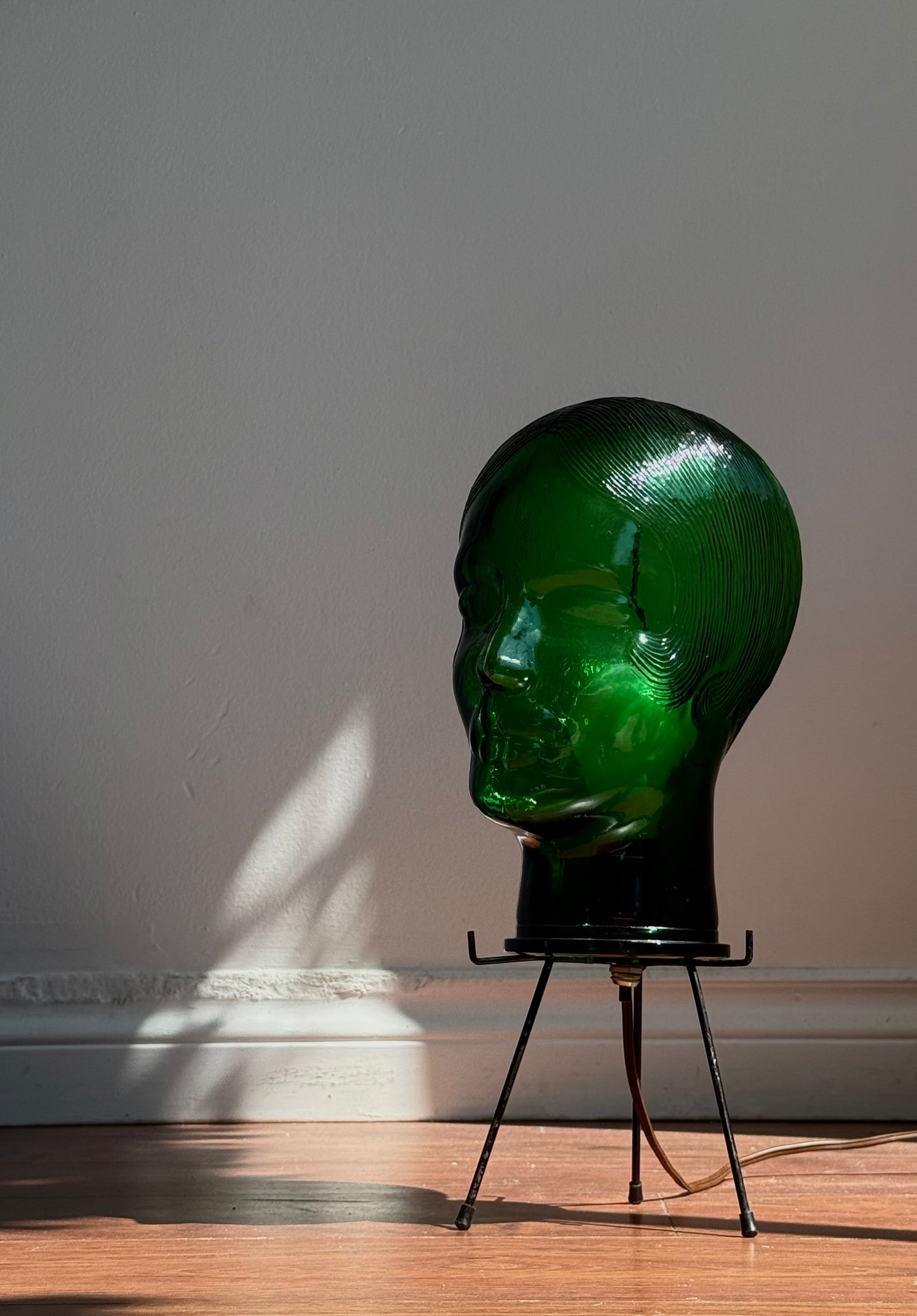 VINTAGE GLASS HEAD SCULPTURE LAMP