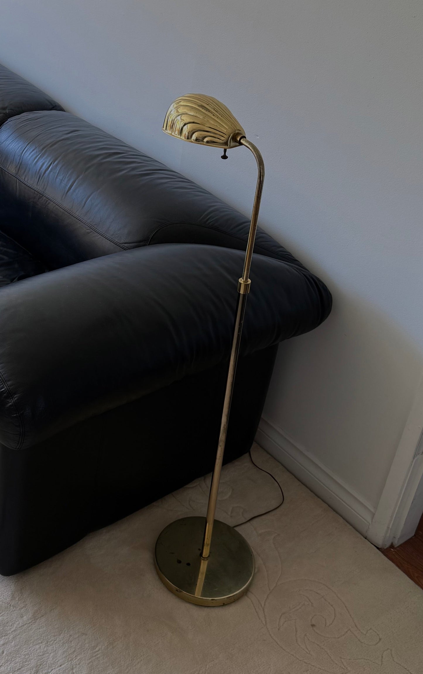 VINTAGE ADJUSTABLE SHELL LAMP