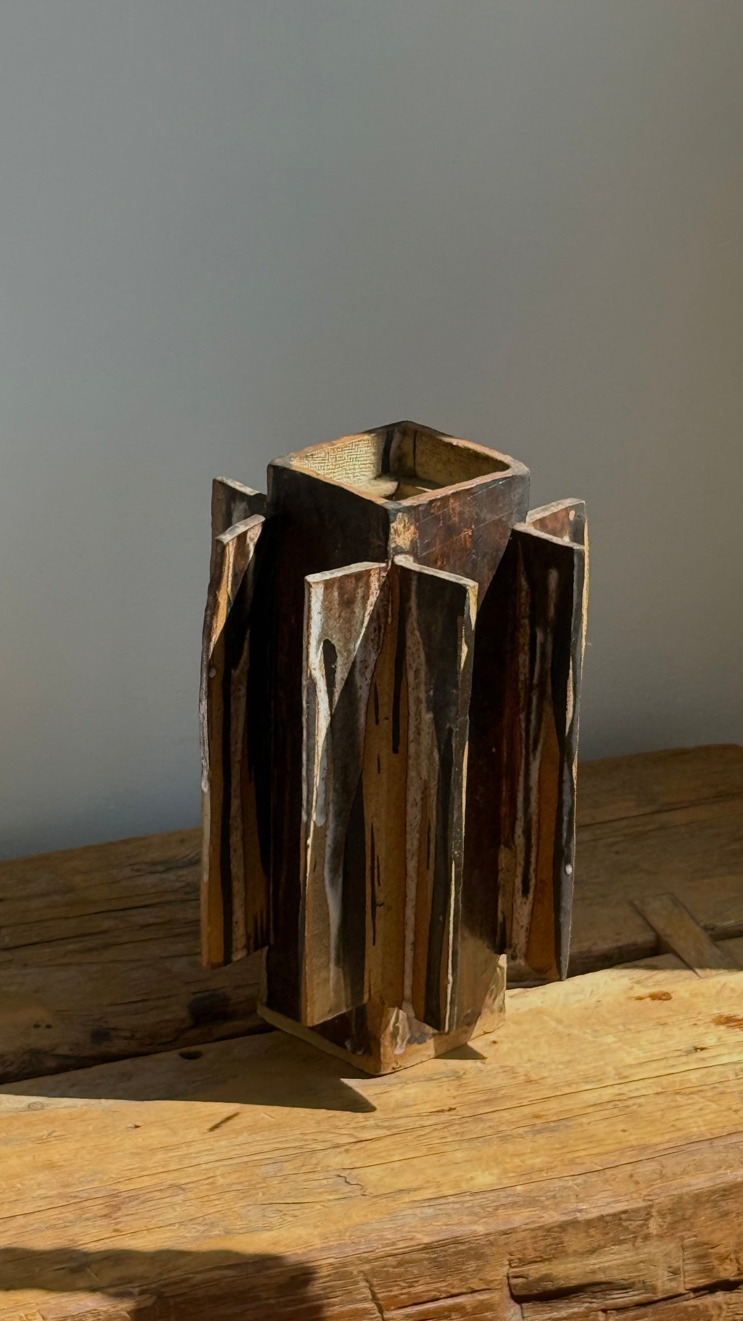 BRUTALIST VASE
